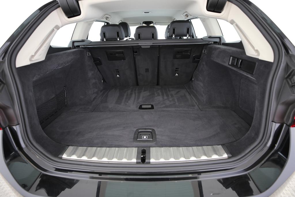 BMW 320d xDrive Touring-image-15