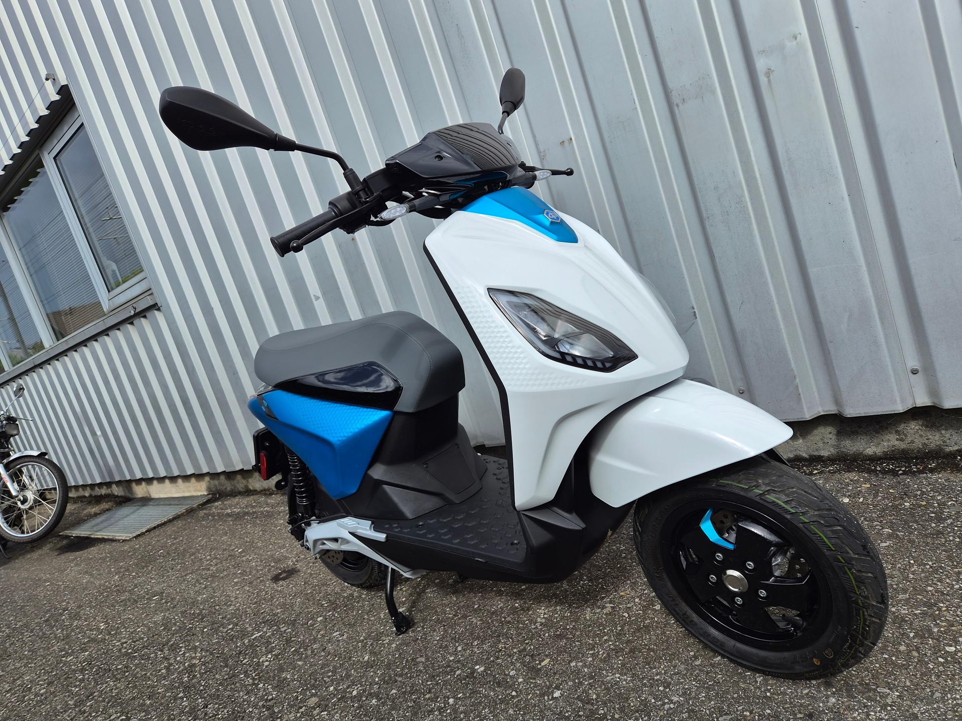 PIAGGIO Piaggio 1 Active 60km/h KUNDENAUFTRAGFull Electric-showroom-element-2