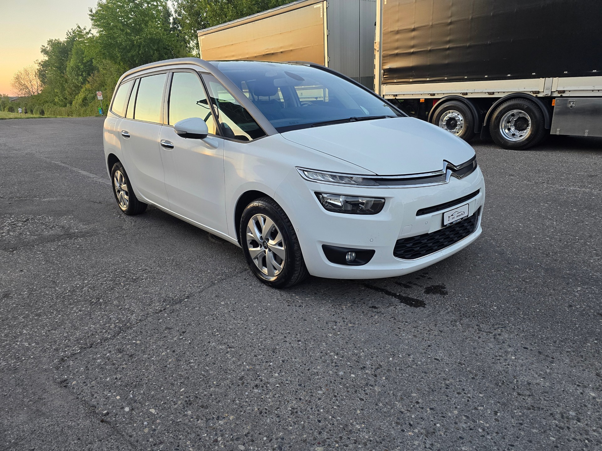 CITROEN Grand C4 Picasso 1.6i 16V e-THP Séduction-image-2