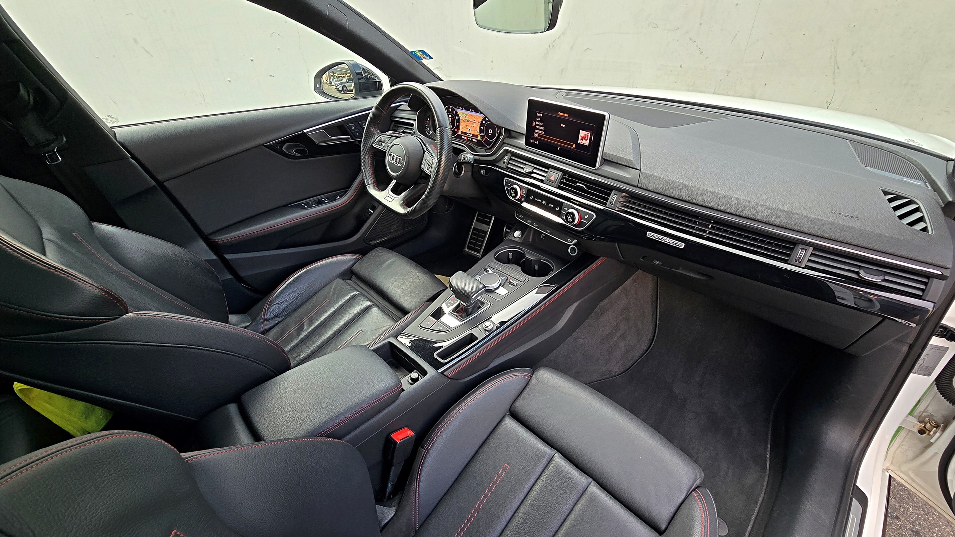 AUDI 2.0 TFSI 252 Sport quattro S-Tronic-image-8