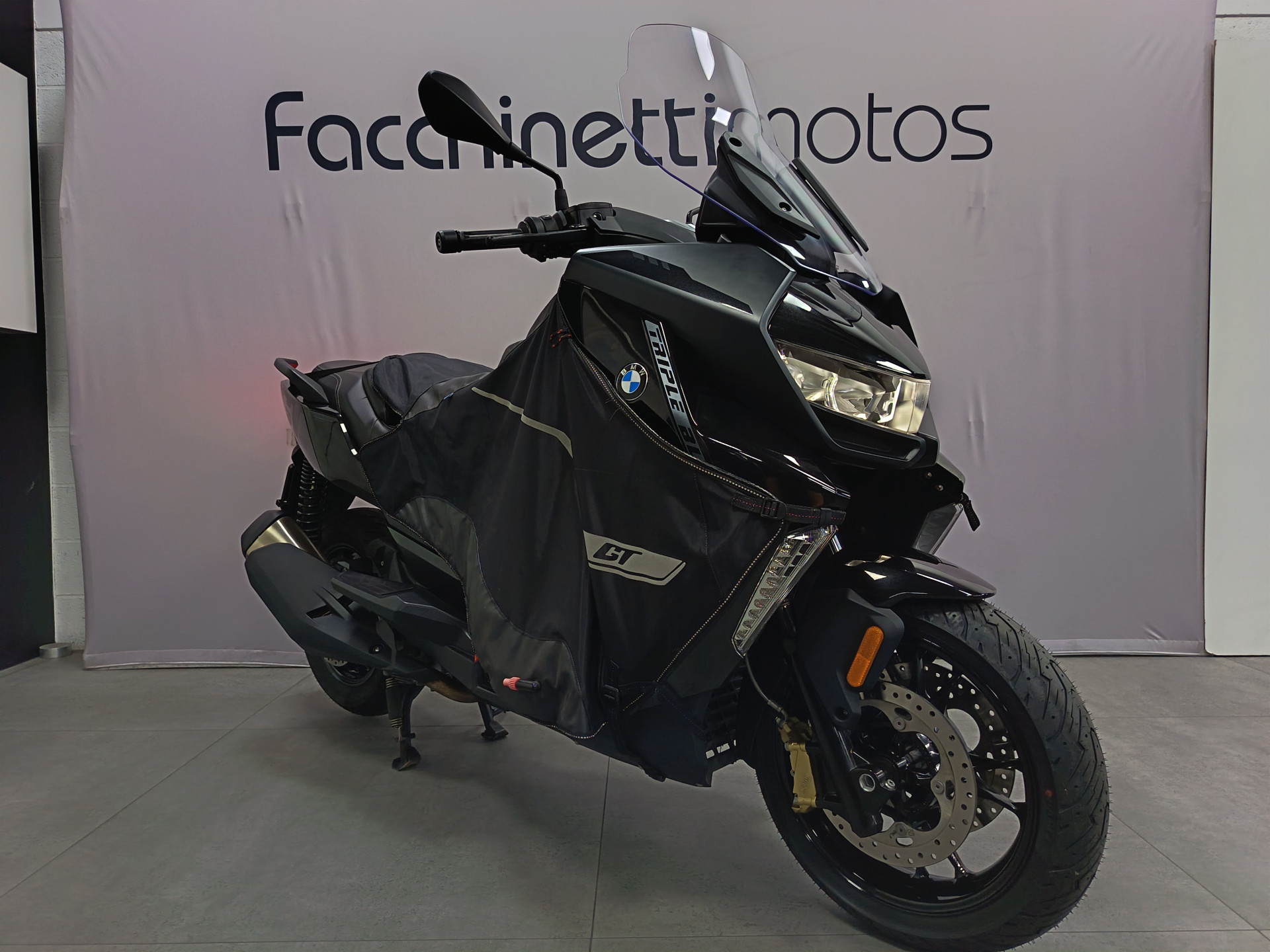 BMW C 400 GT Triple Black ***139 chf/mois sur 36 mois***-showroom-element-1