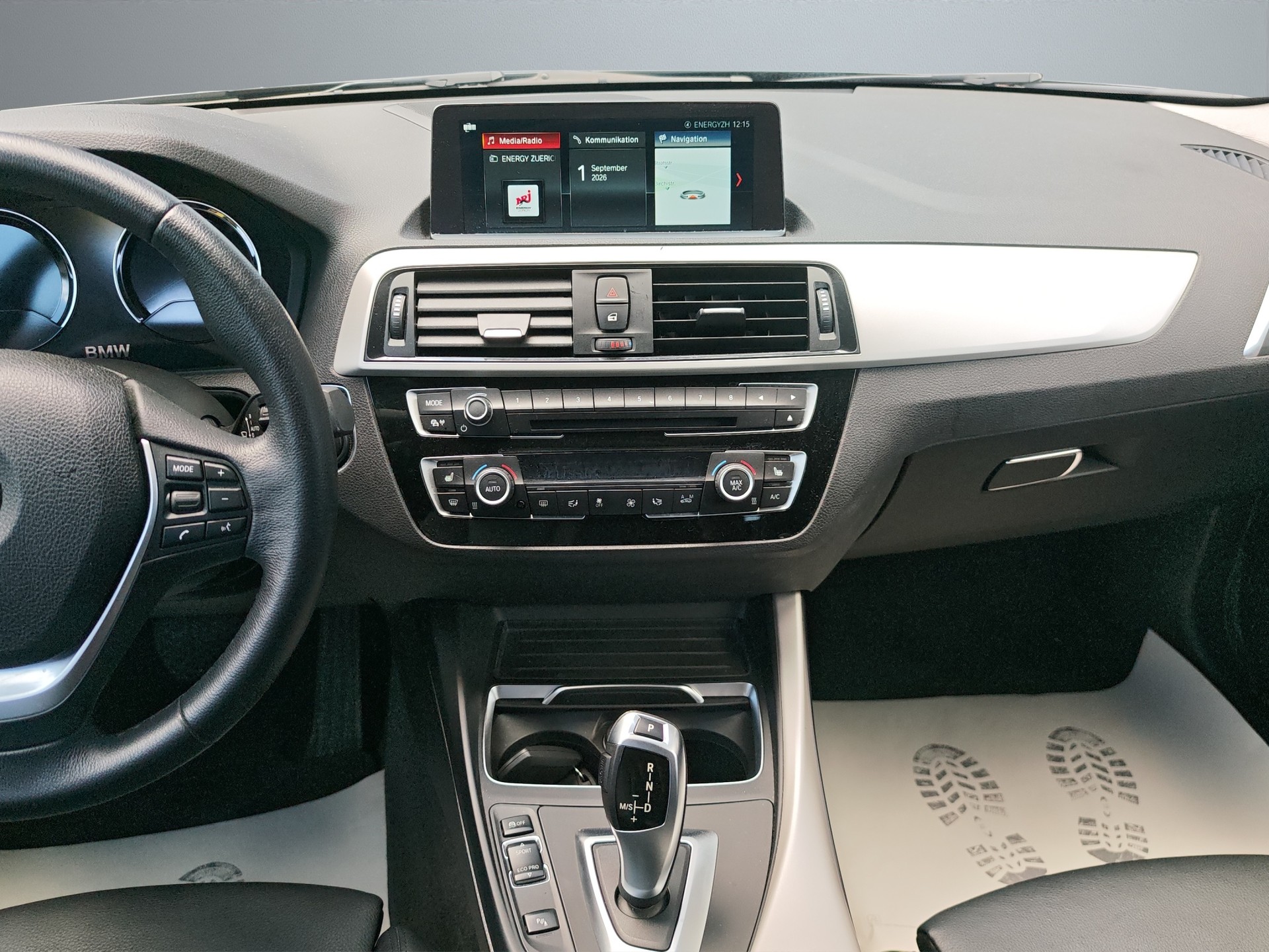 BMW 118i Edition Sport Line Steptronic-image-13