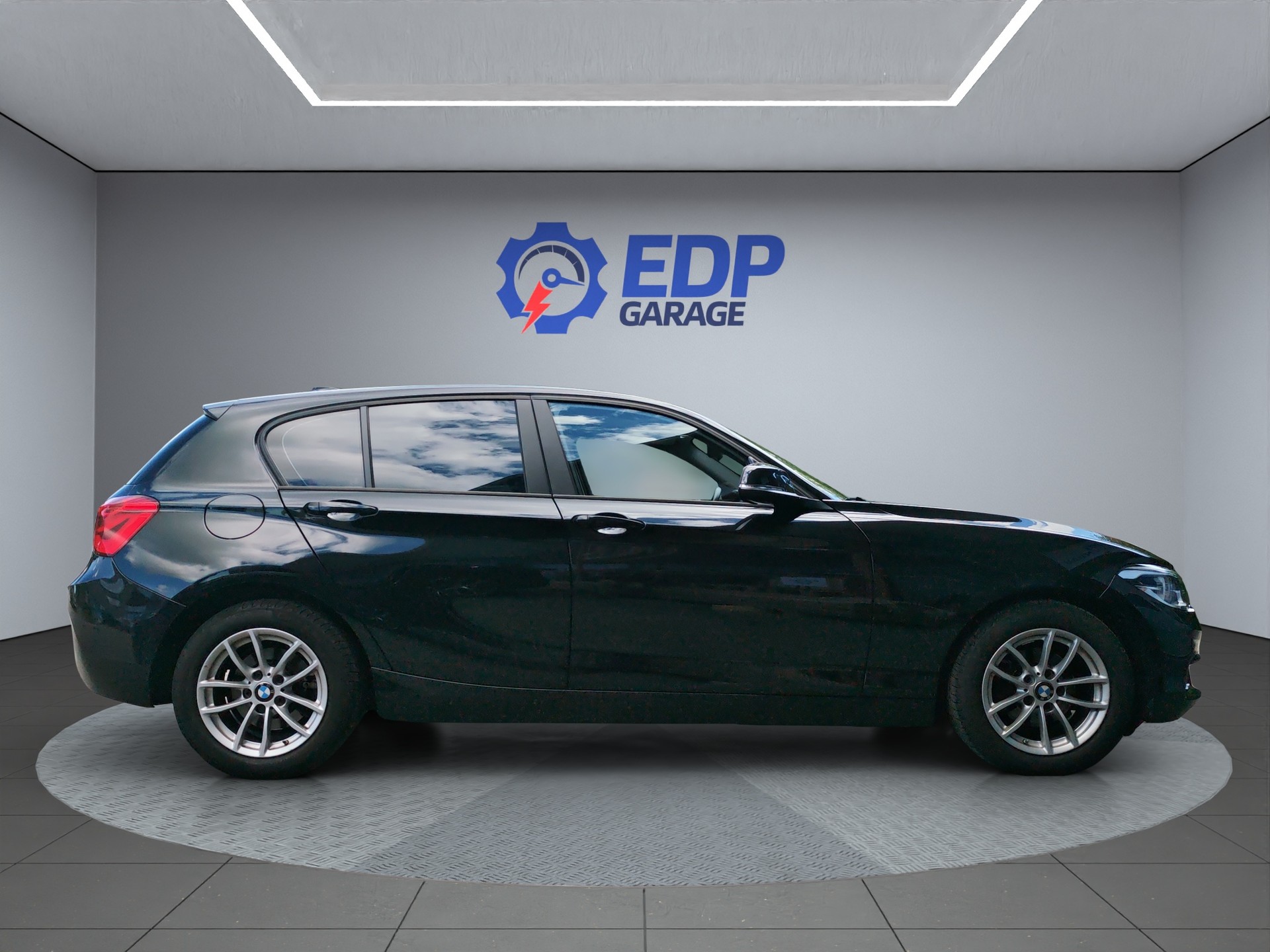 BMW 118i Edition Sport Line Steptronic-image-4