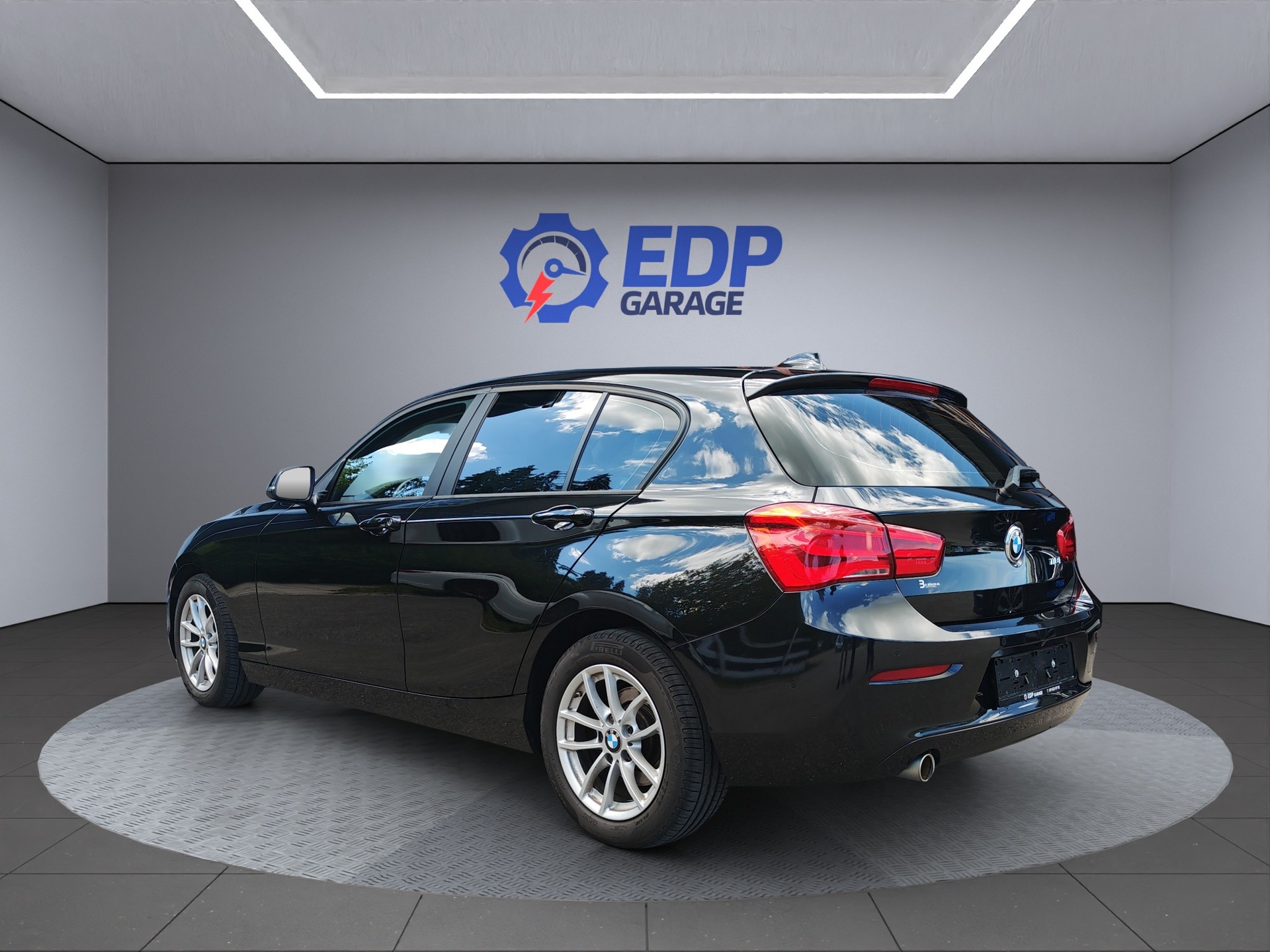 BMW 118i Edition Sport Line Steptronic-image-8