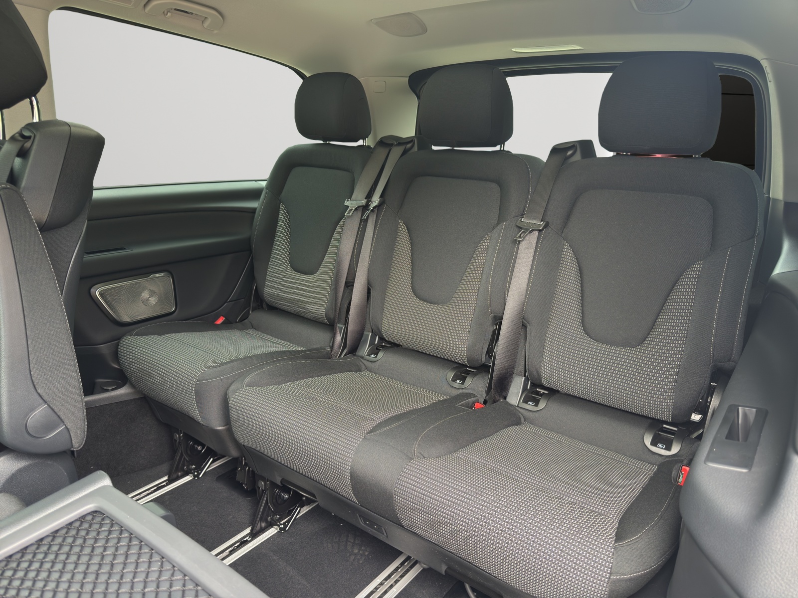 MERCEDES-BENZ V 250 d lang 4Matic Trend 9G-Tronic-image-9