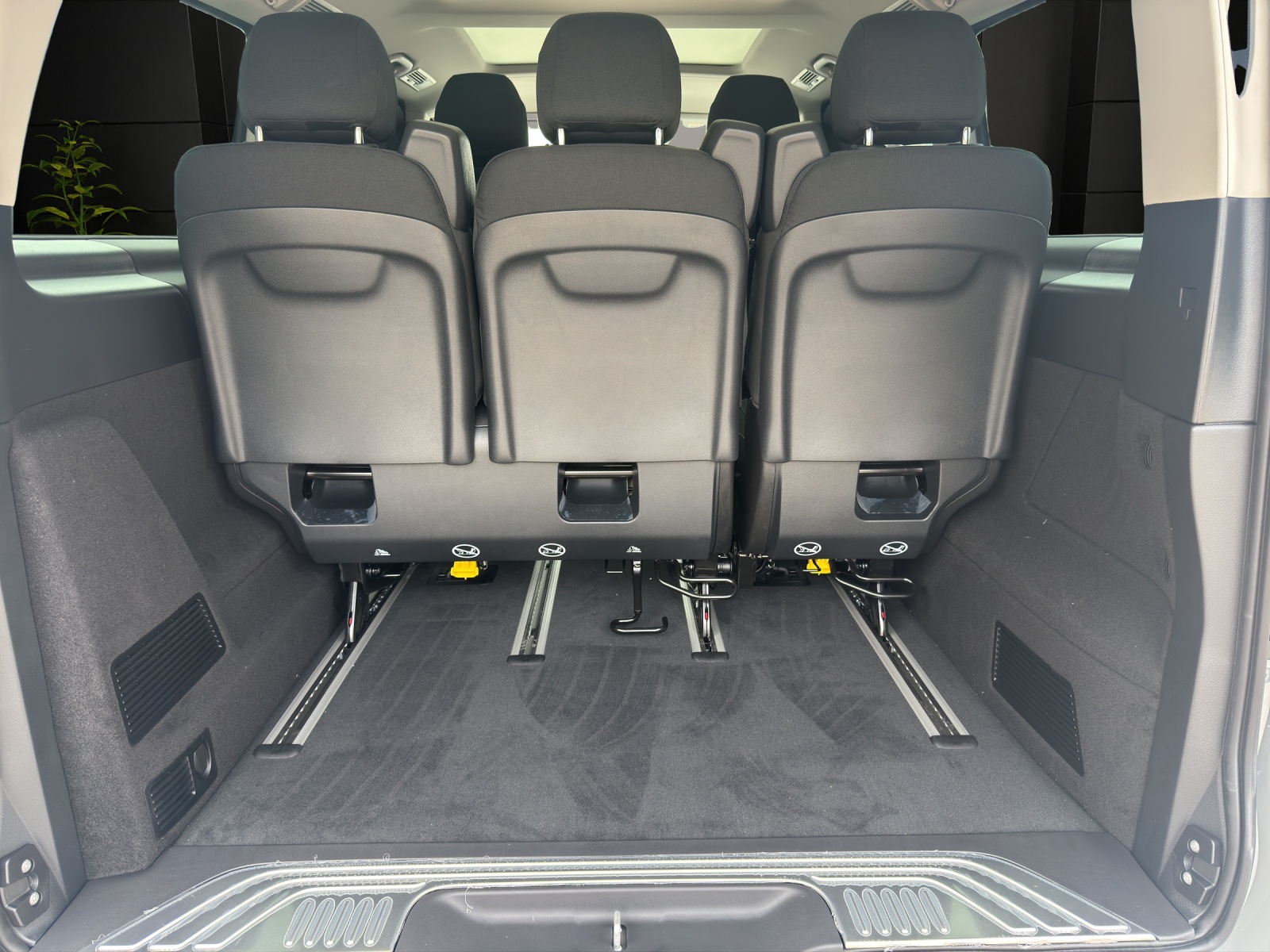MERCEDES-BENZ V 250 d lang 4Matic Trend 9G-Tronic-image-10