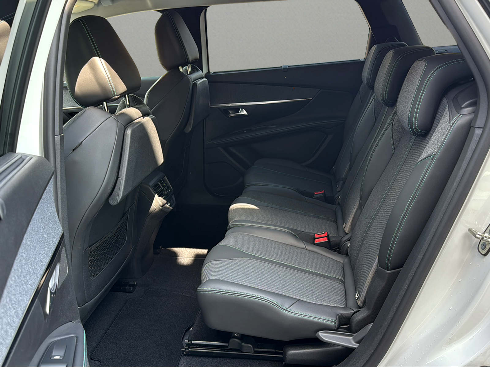 PEUGEOT 5008 1.5 BlueHDi Allure Pack EAT8-image-7