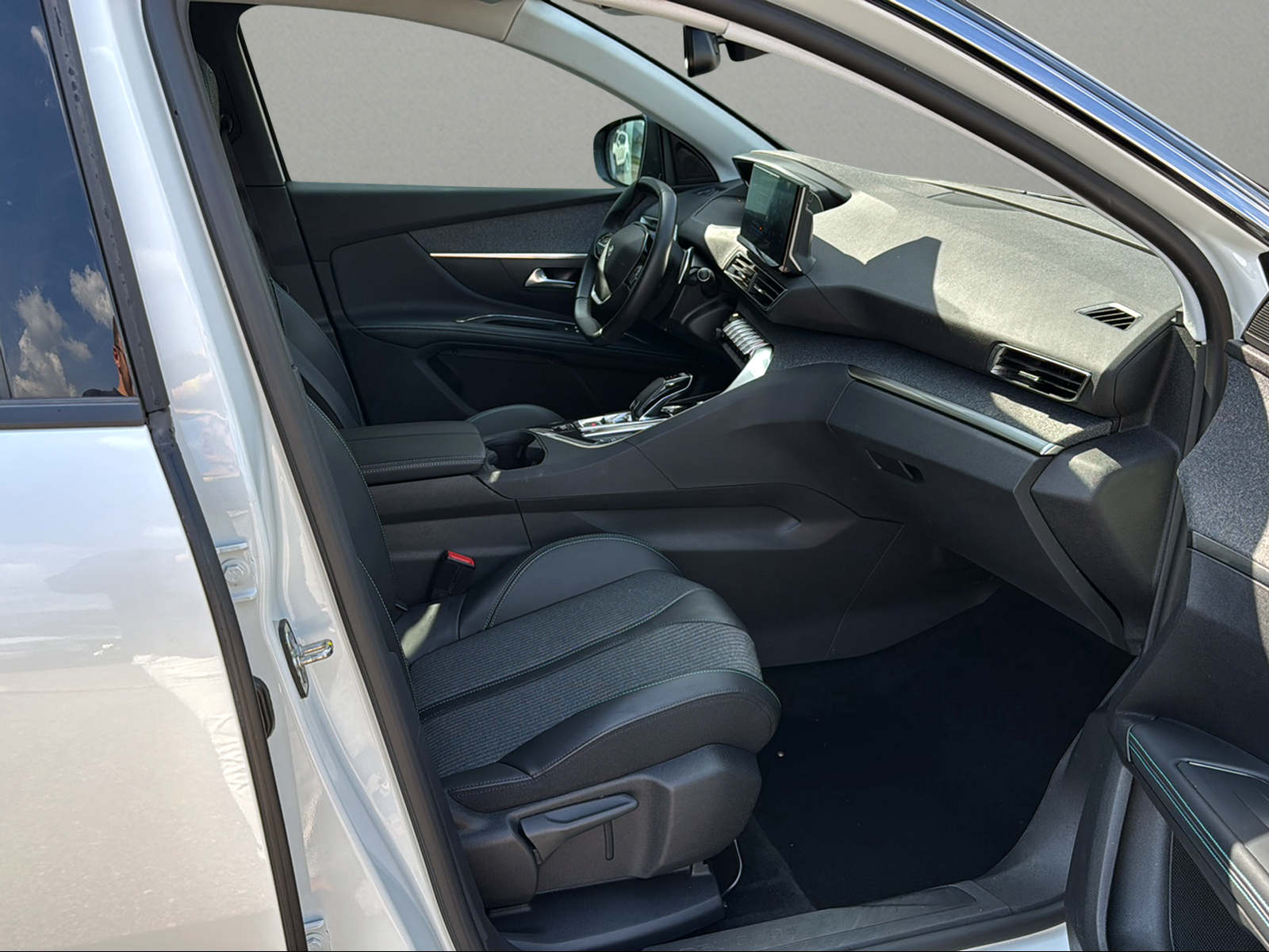 PEUGEOT 5008 1.5 BlueHDi Allure Pack EAT8-image-14