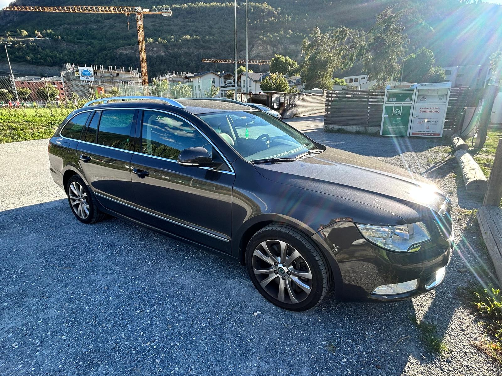 SKODA SUPERB COMBI ELEGANCE FSI V6 4X4 DSG-image-0