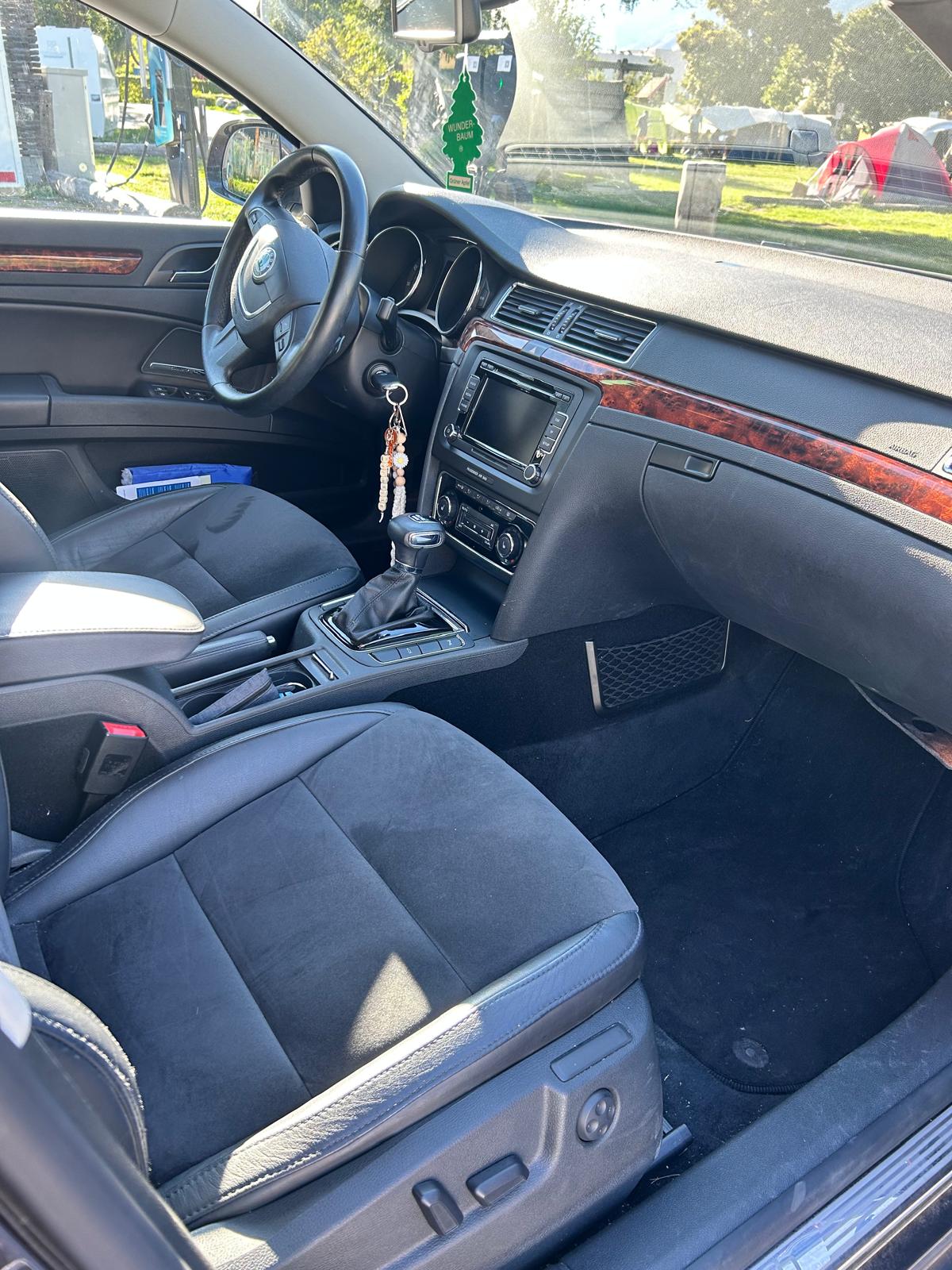 SKODA SUPERB COMBI ELEGANCE FSI V6 4X4 DSG-image-2