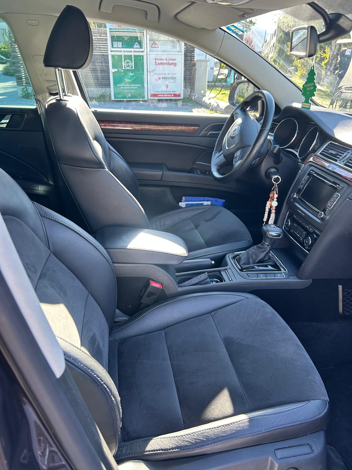 SKODA SUPERB COMBI ELEGANCE FSI V6 4X4 DSG-image-3