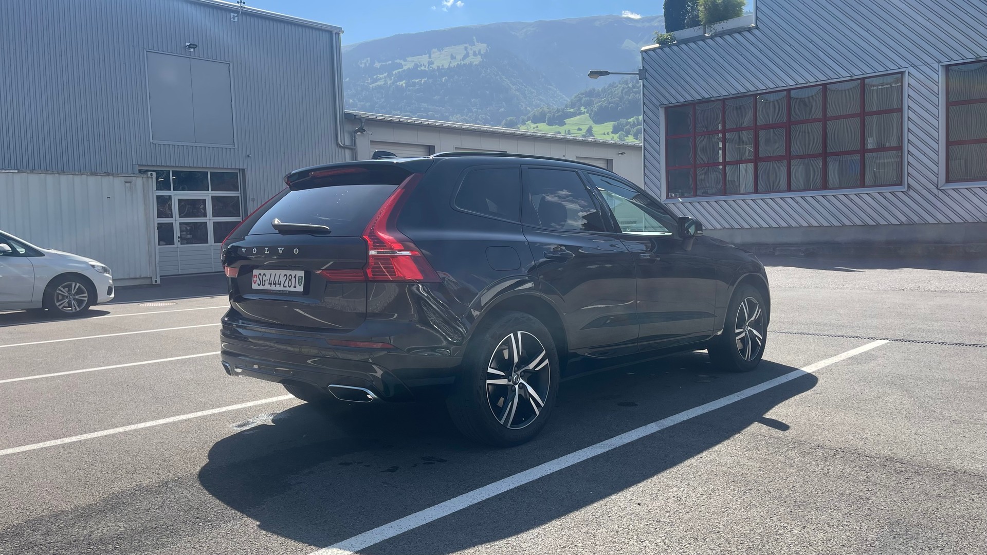 VOLVO 2.0 B4 MH R-Design AWD-image-3