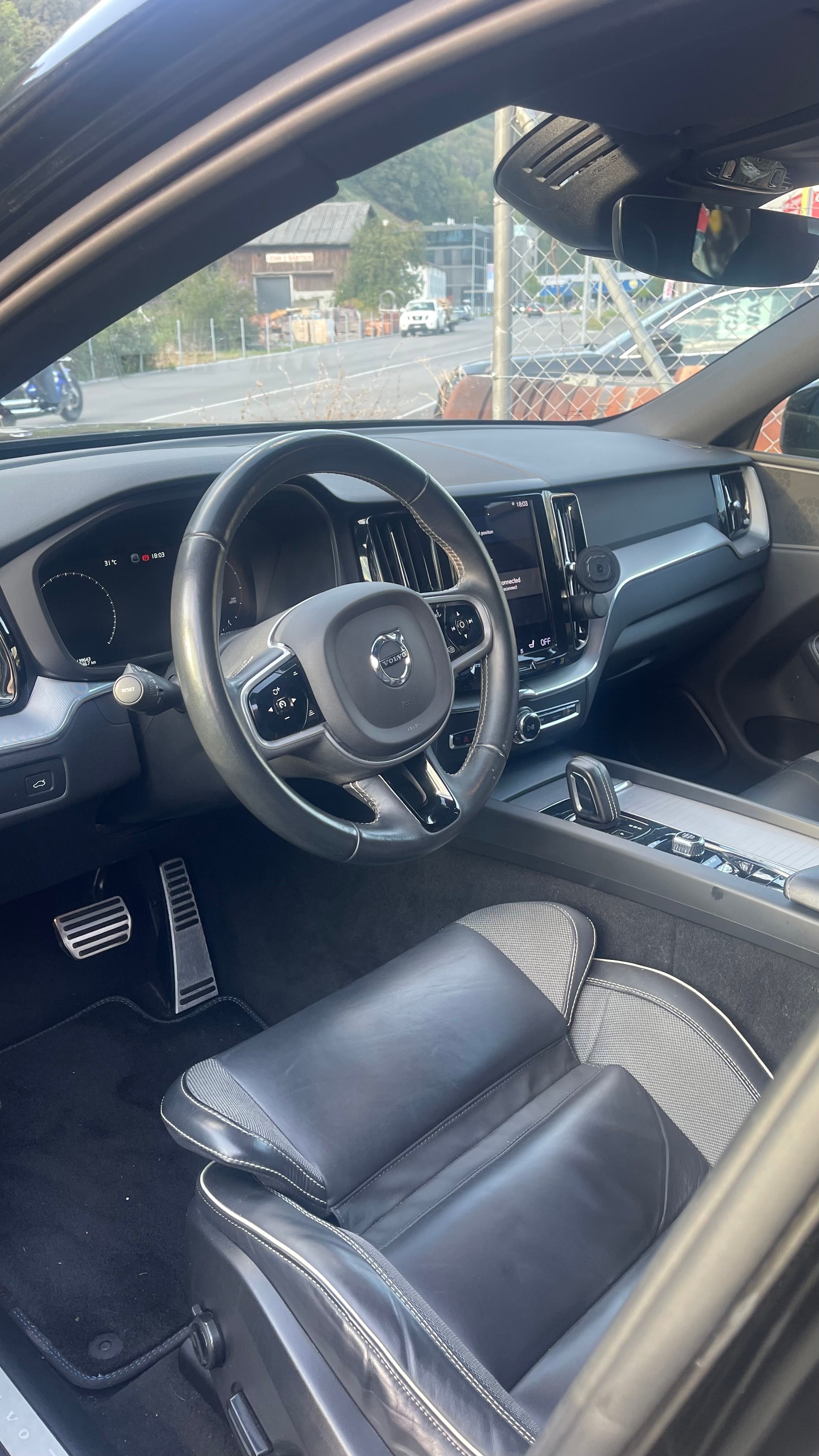 VOLVO 2.0 B4 MH R-Design AWD-image-5