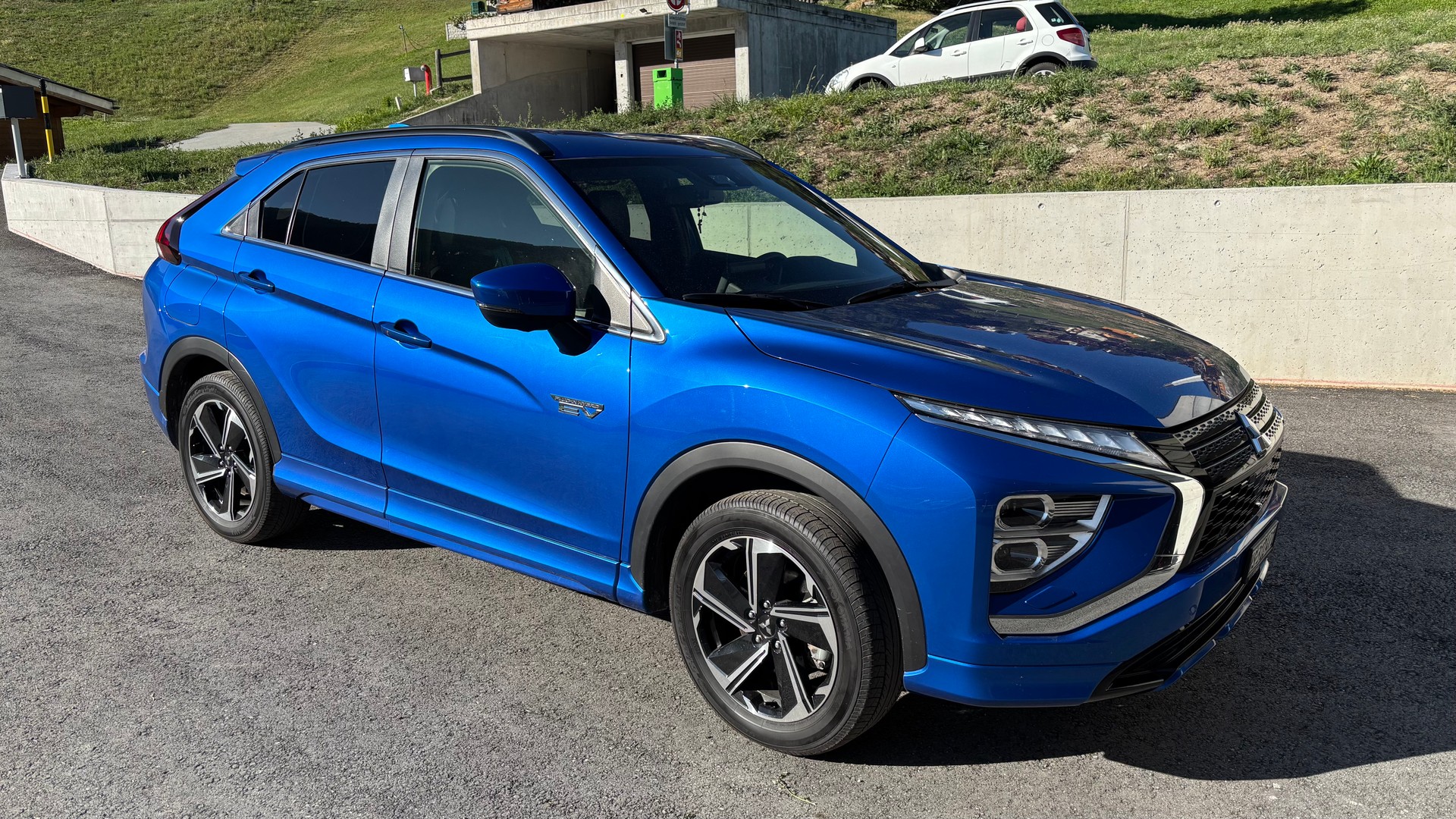 MITSUBISHI 2.4 PHEV Instyle 4x4-image-0