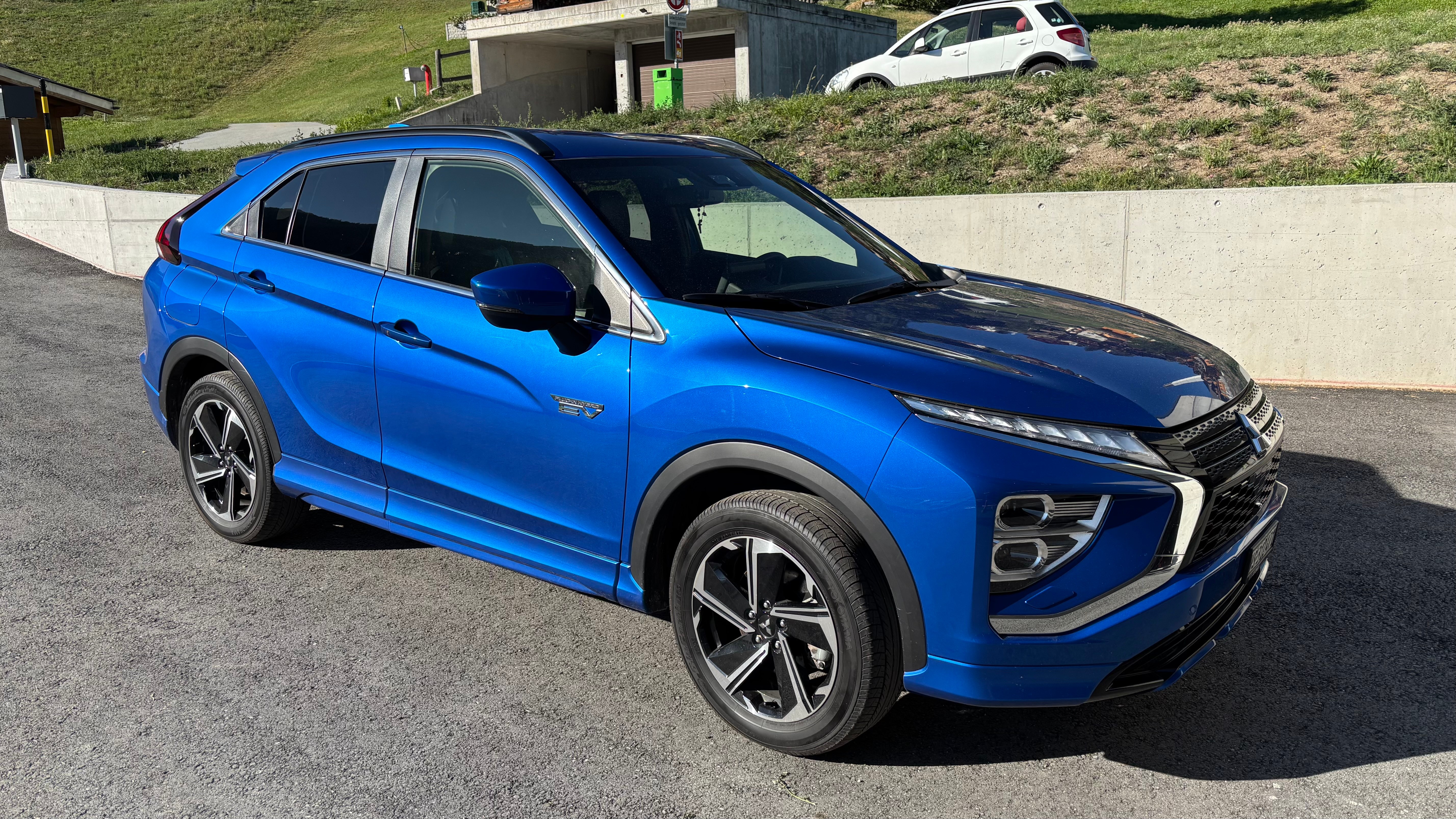 MITSUBISHI 2.4 PHEV Instyle 4x4 — slika 1