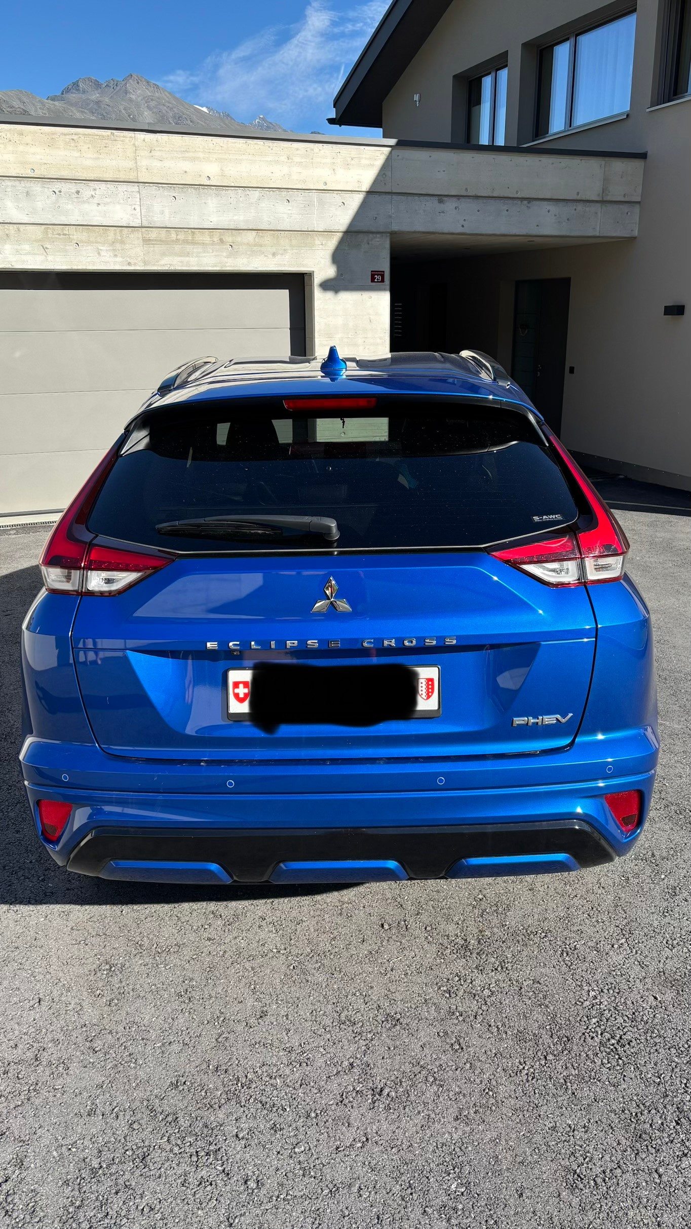 MITSUBISHI 2.4 PHEV Instyle 4x4-image-2