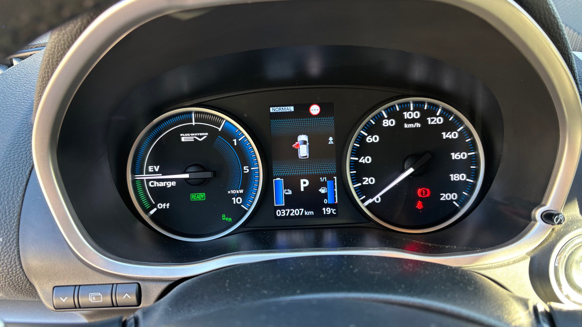 MITSUBISHI 2.4 PHEV Instyle 4x4-image-3