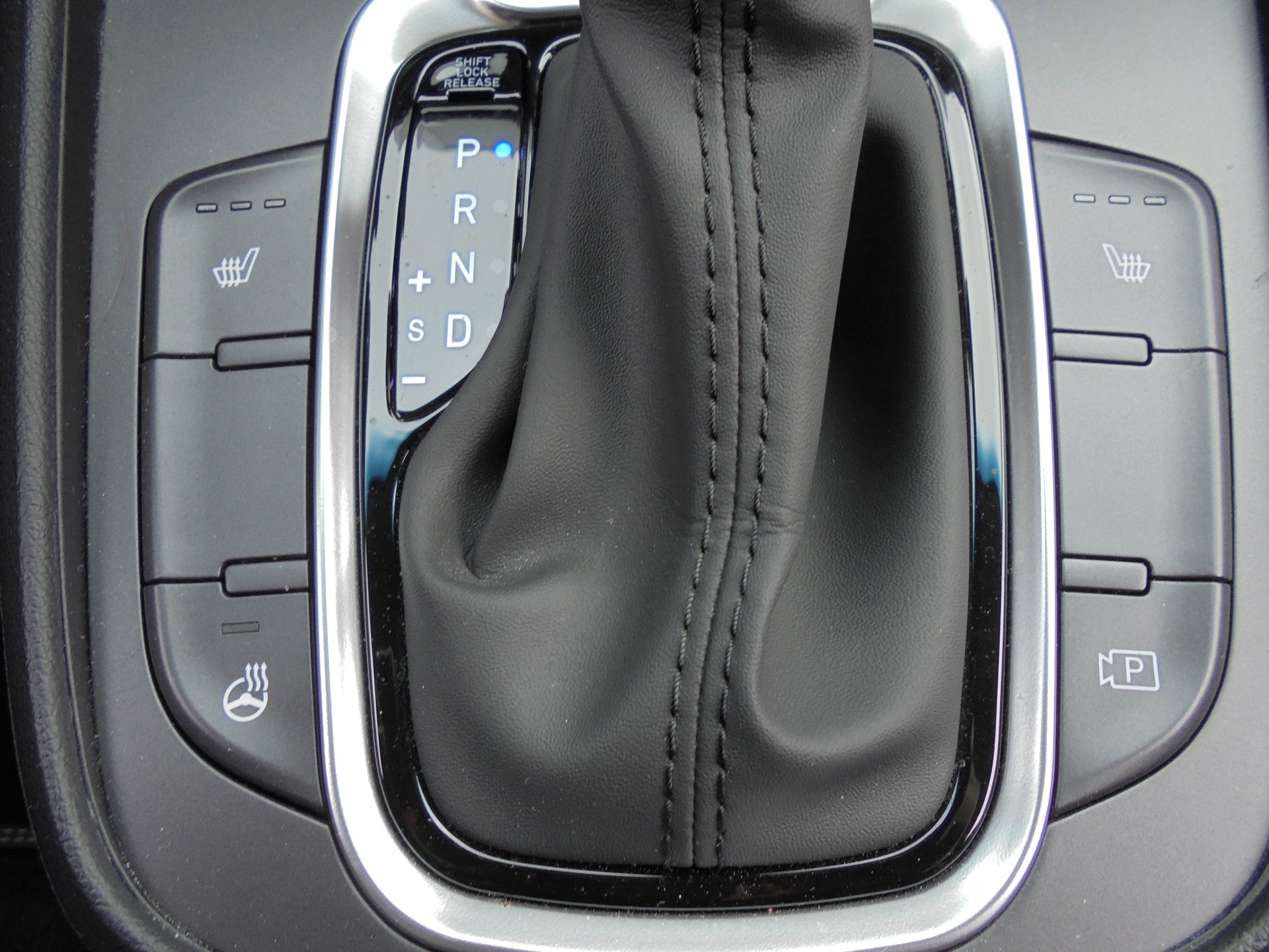HYUNDAI Kona 1.6 GDi HEV Amplia DCT-image-10