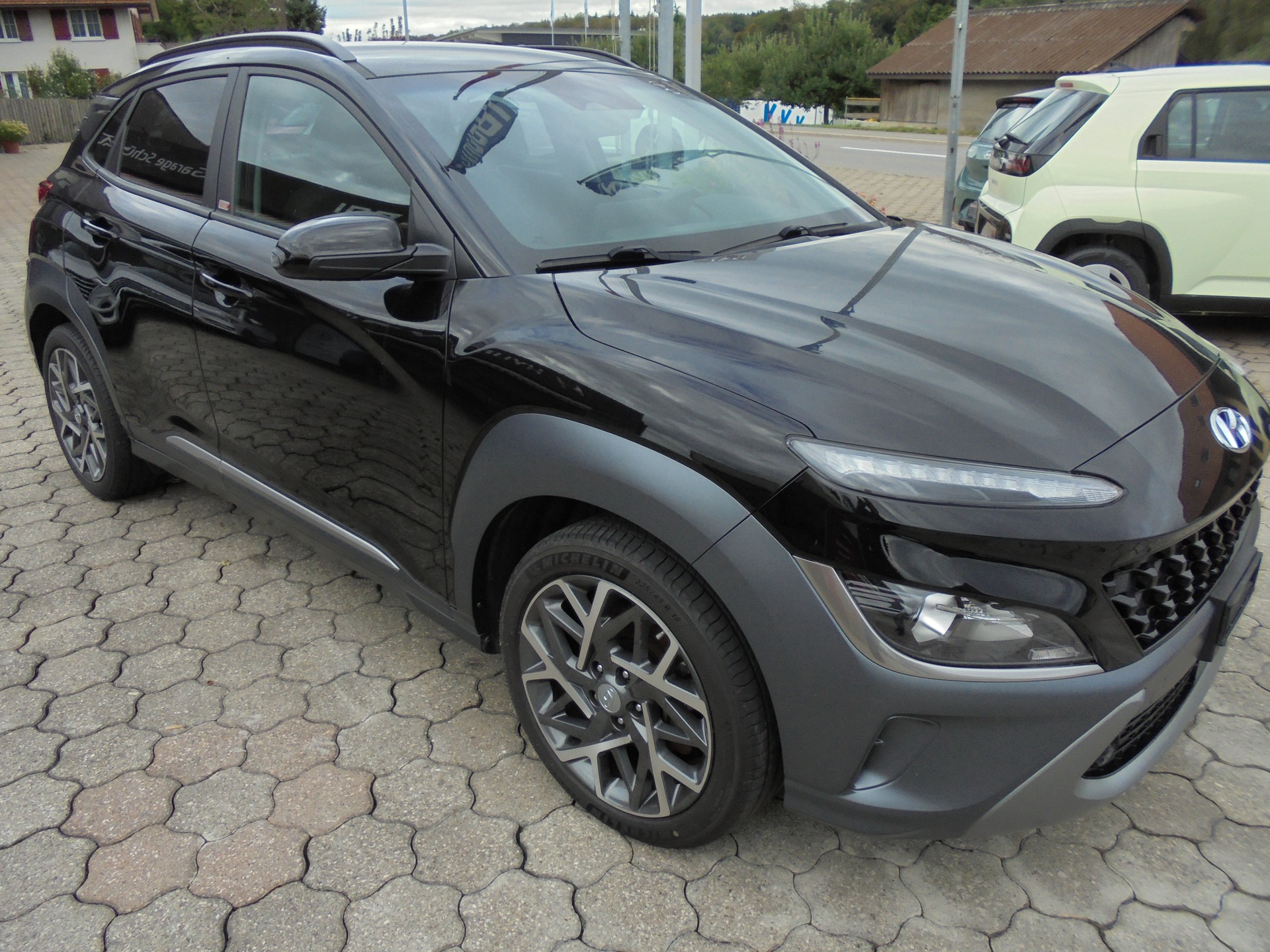 HYUNDAI Kona 1.6 GDi HEV Amplia DCT-image-1