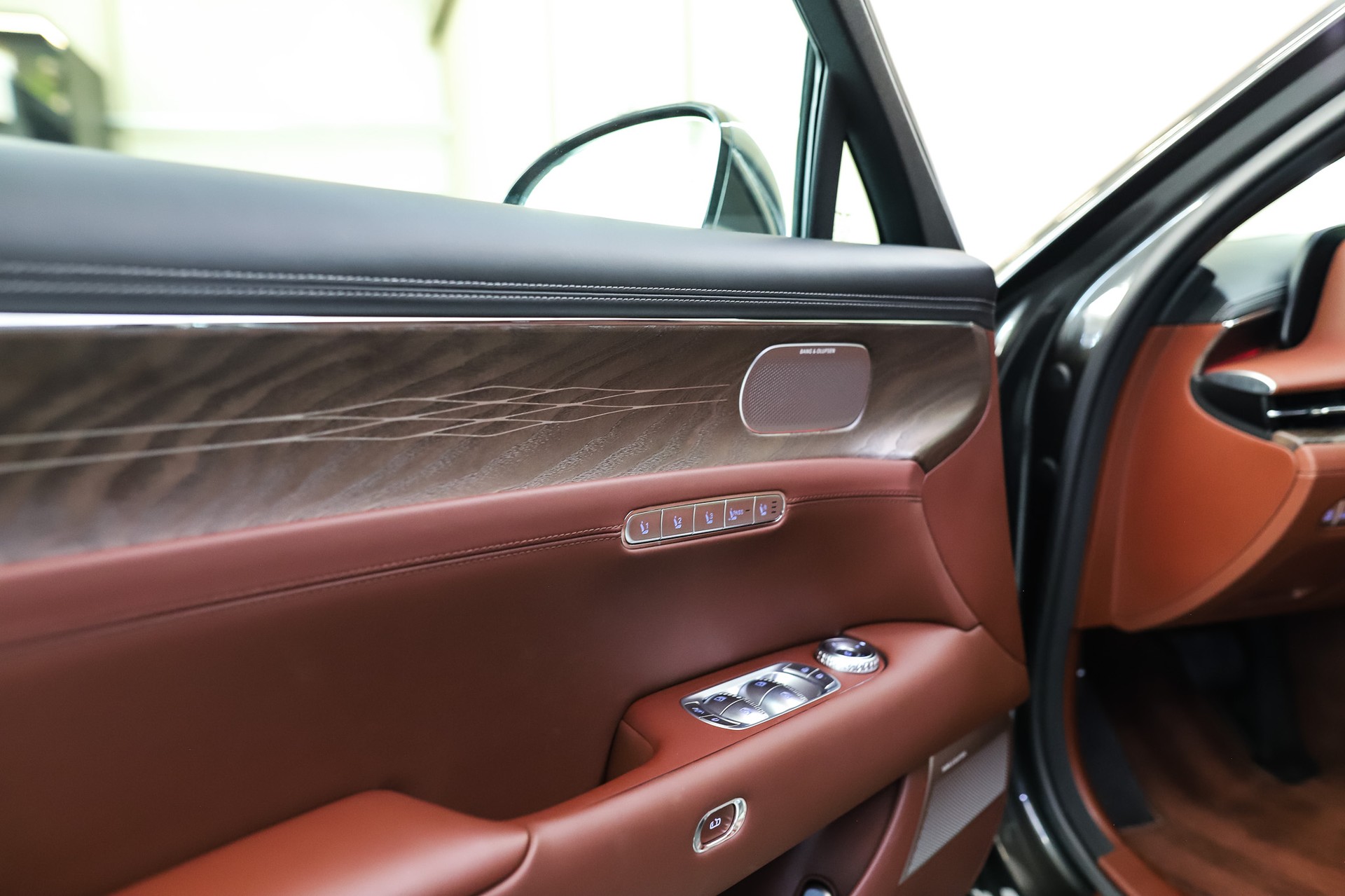 GENESIS G90 Luxury *5 Plätzer*-image-8