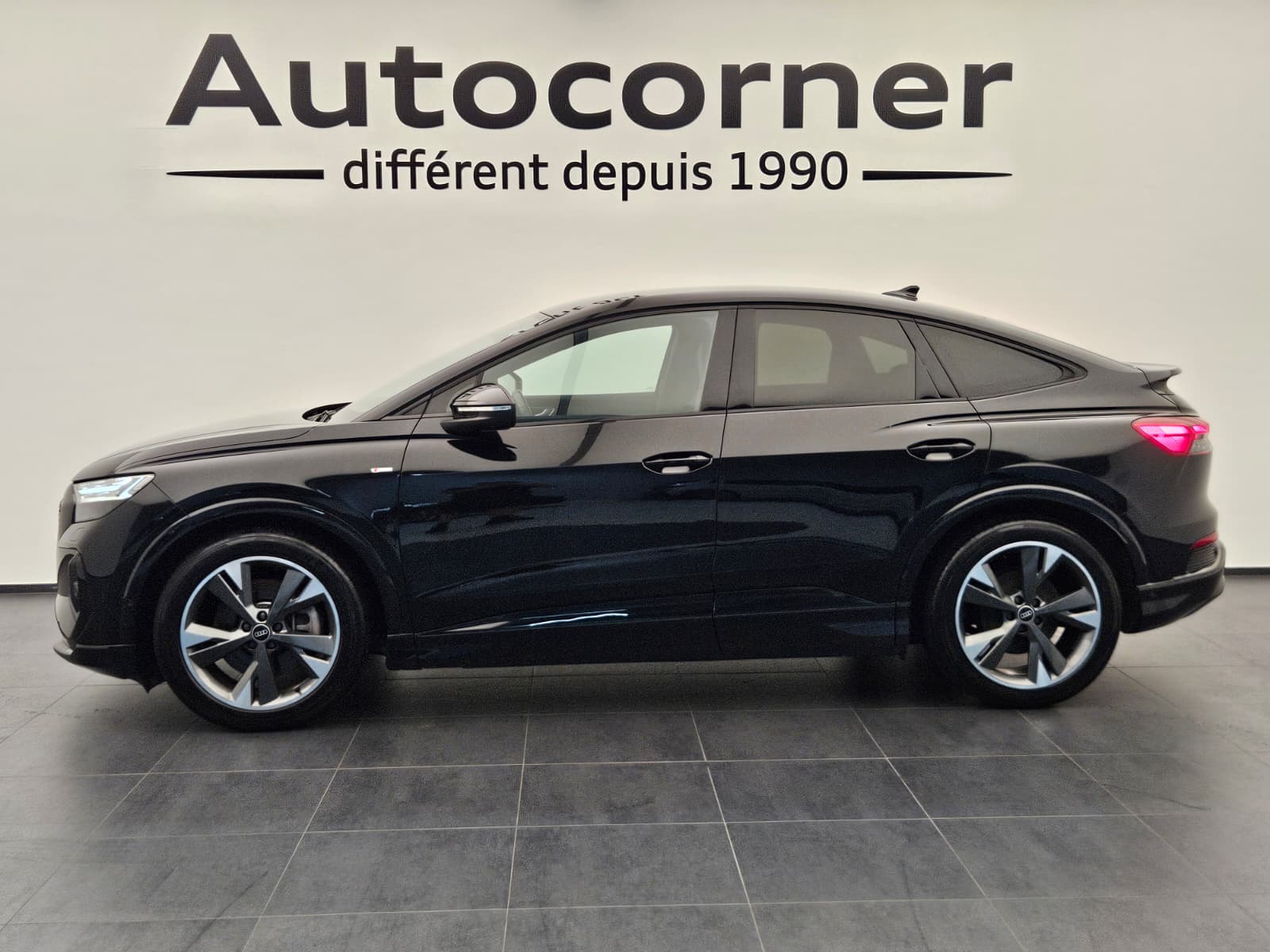 AUDI Q4 Sportback e-tron 45 quattro-showroom-element-1