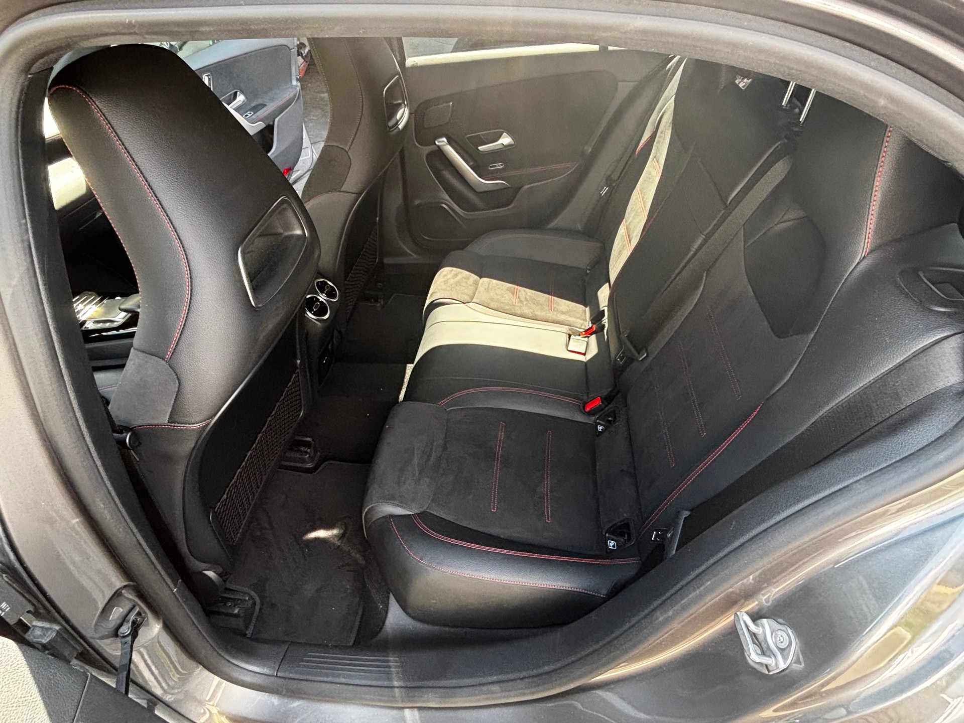MERCEDES-BENZ A 250 AMG Line 4m-image-4