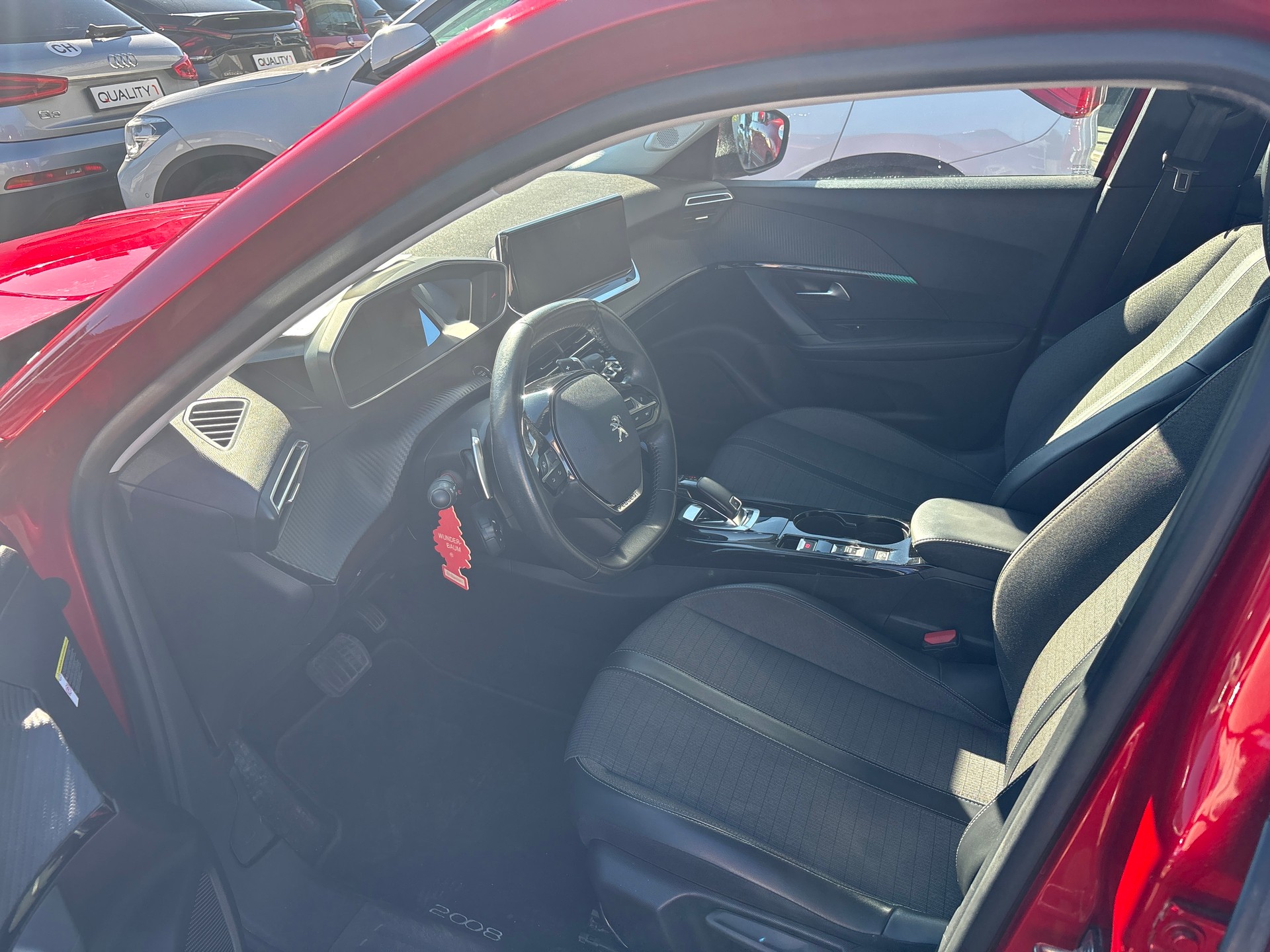 PEUGEOT 2008 1.2 PureTech Allure Pack EAT8-image-6