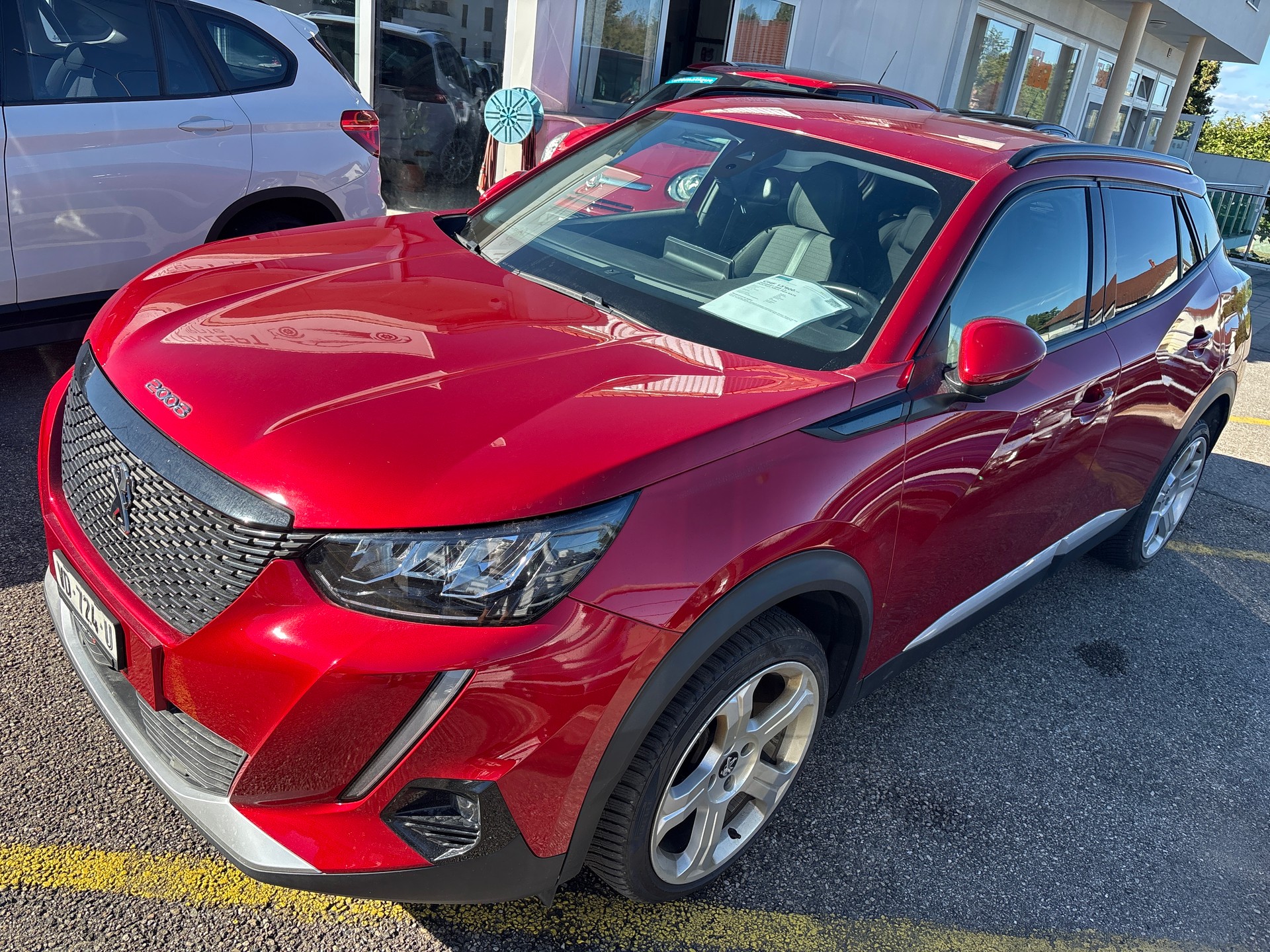 PEUGEOT 2008 1.2 PureTech Allure Pack EAT8-image-2