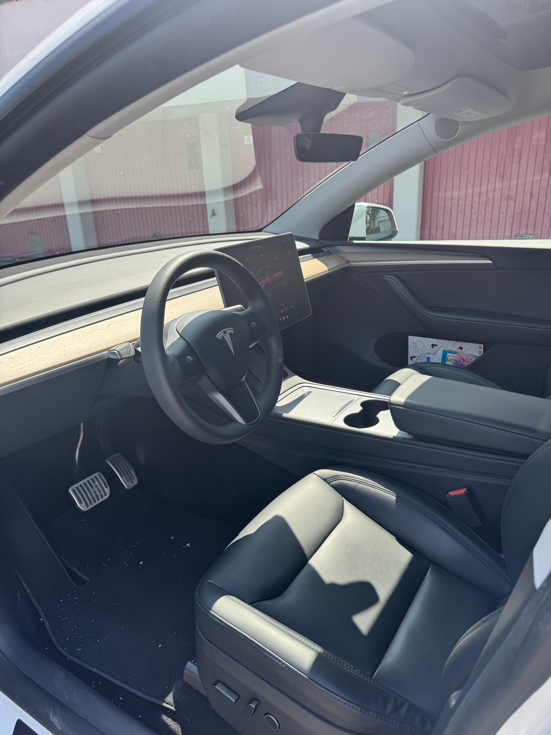 TESLA Model Y Long Range AWD-image-4