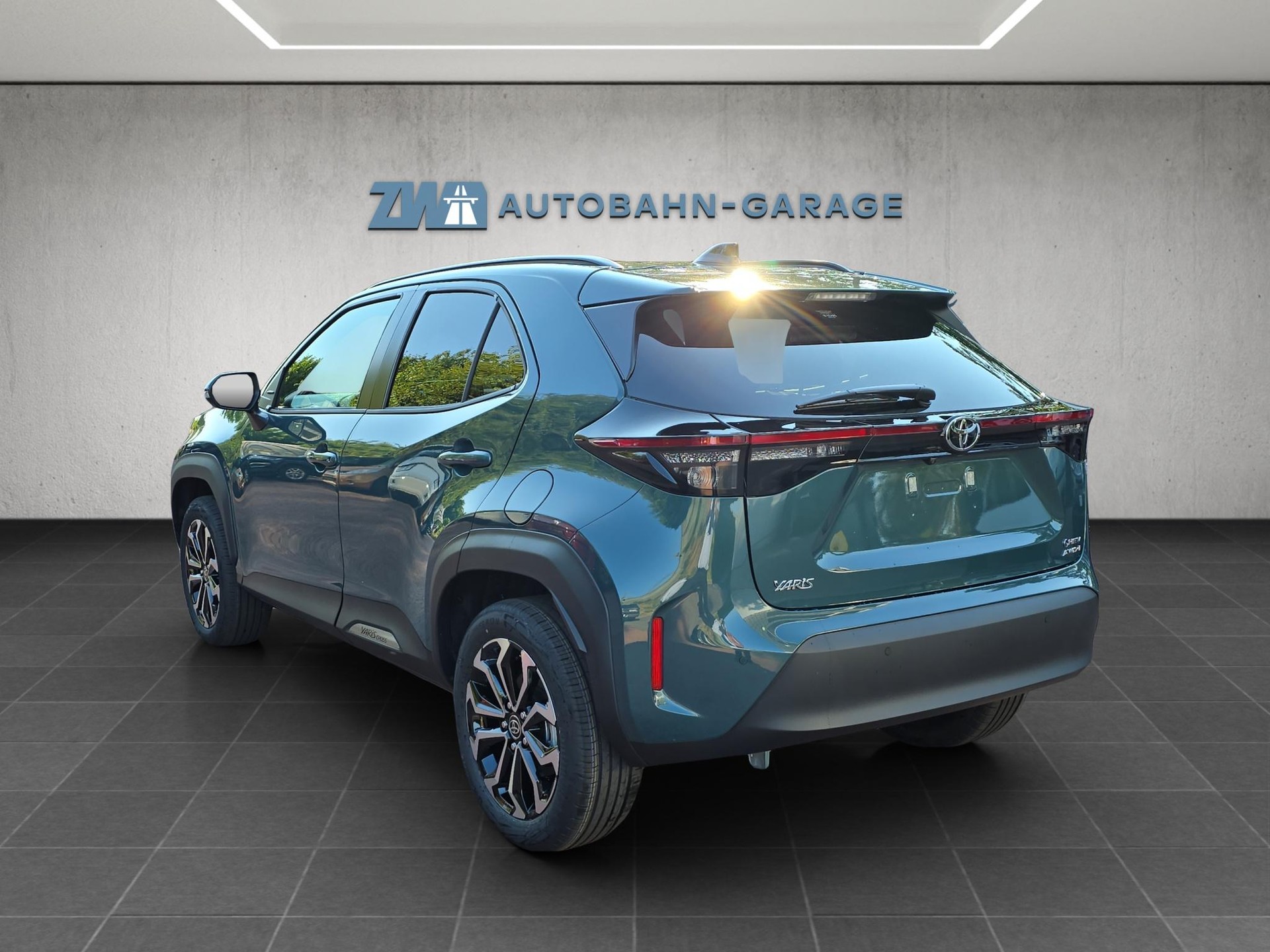 TOYOTA Yaris Cross 1.5 VVT-i HSD Trend AWD-i-image-2