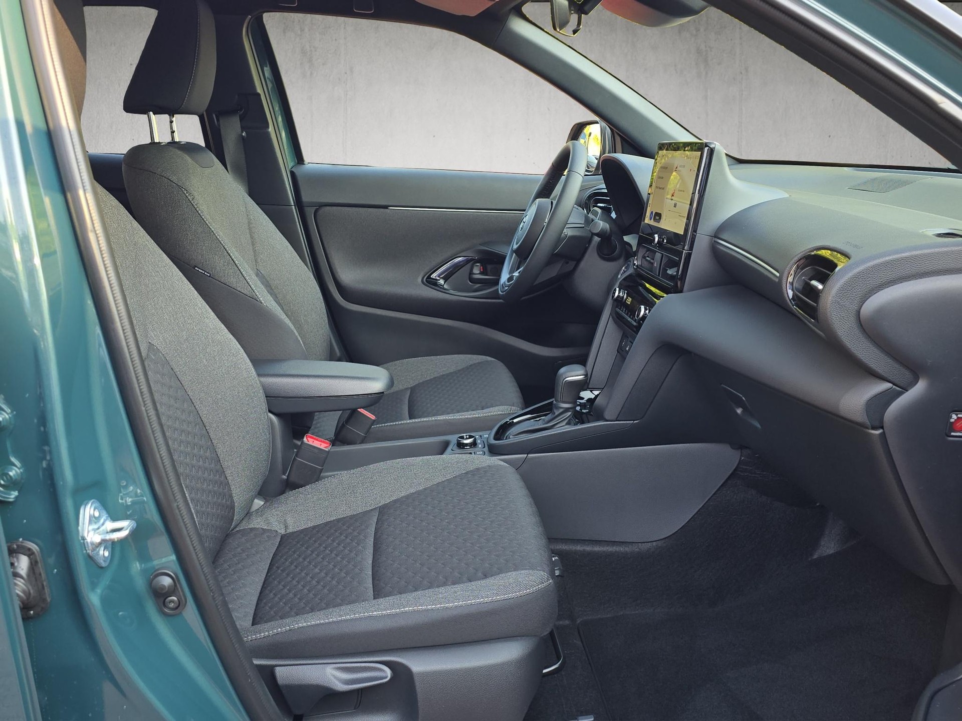 TOYOTA Yaris Cross 1.5 VVT-i HSD Trend AWD-i-image-13