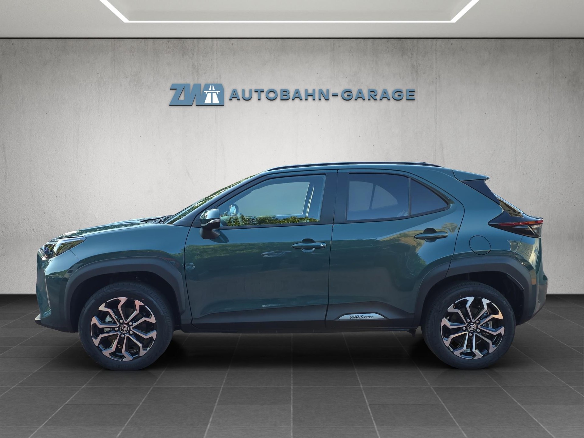 TOYOTA Yaris Cross 1.5 VVT-i HSD Trend AWD-i-image-1