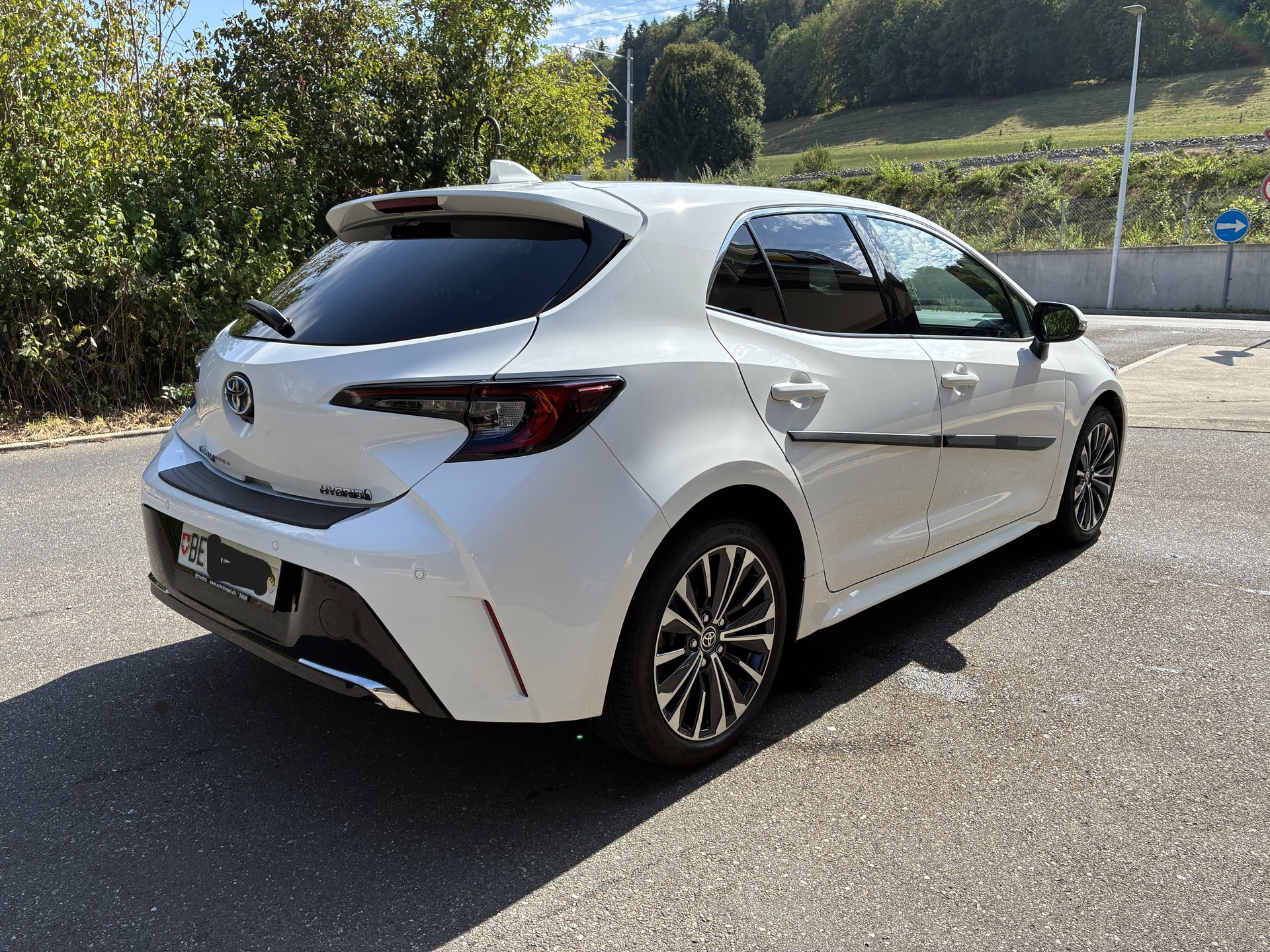 TOYOTA 1.8 HSD Trend-image-9