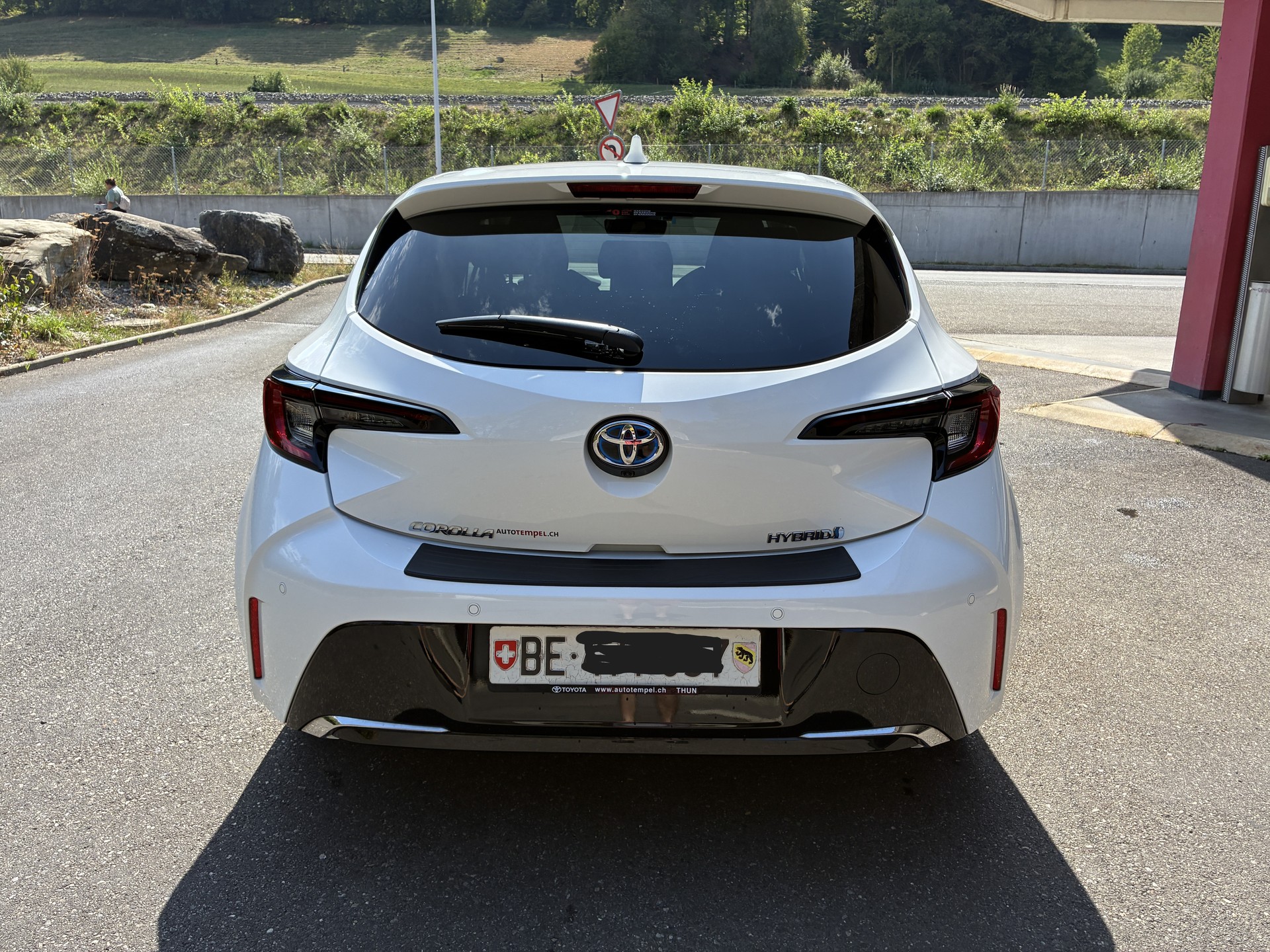 TOYOTA 1.8 HSD Trend-image-1