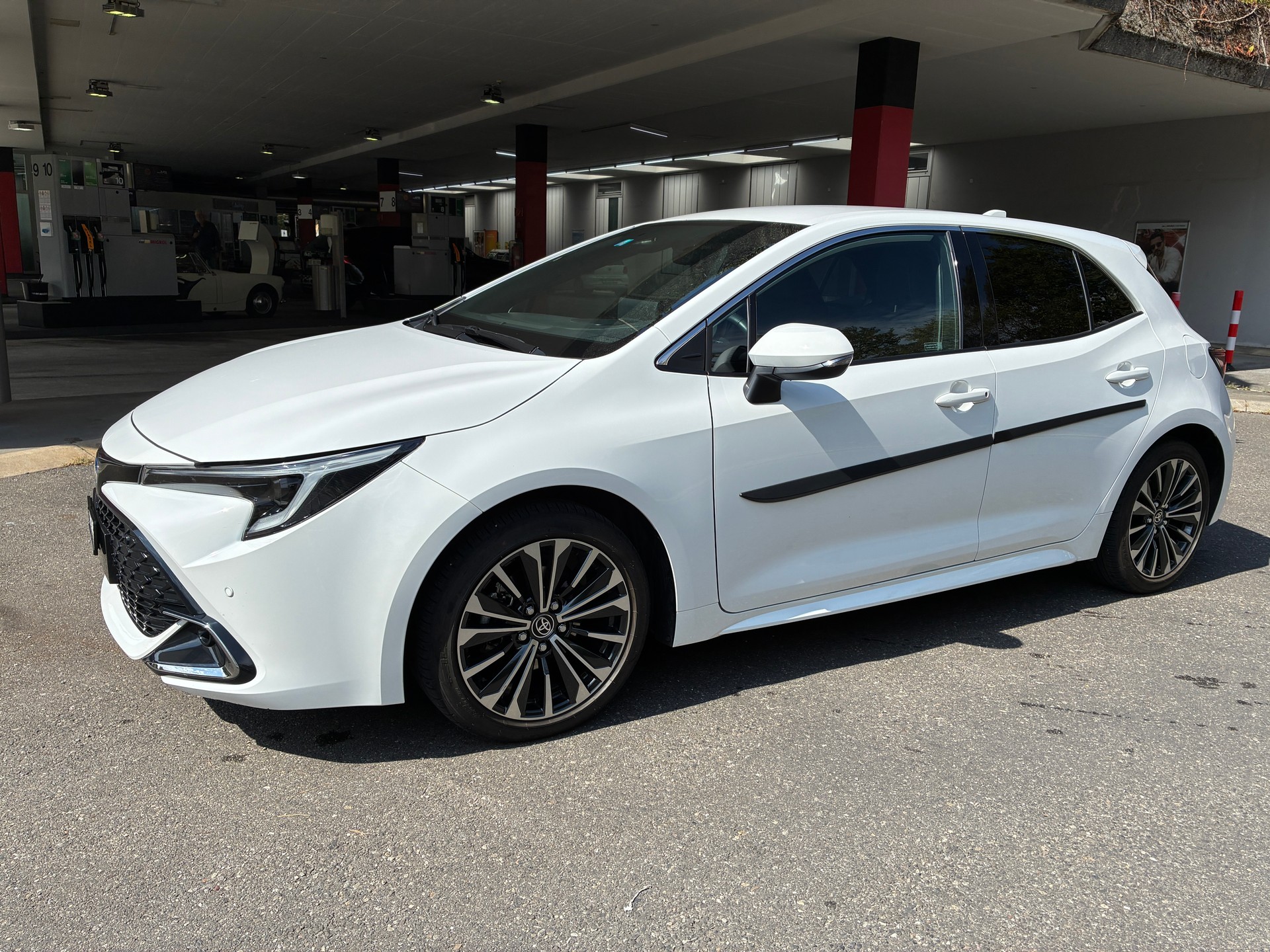 TOYOTA 1.8 HSD Trend-image-0