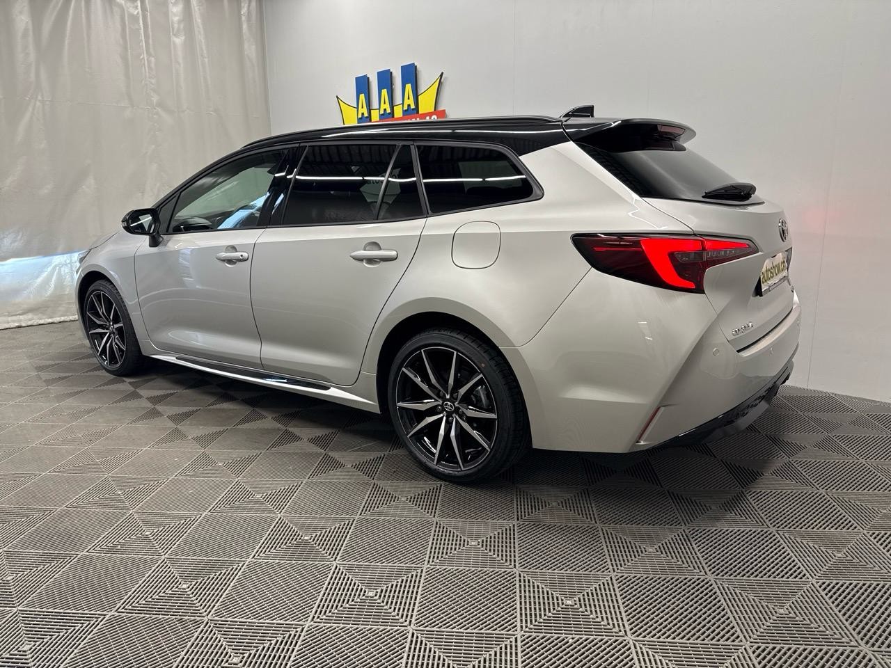 TOYOTA Corolla Touring Sports 2.0 HSD GR Sport e-CVT-showroom-element-1