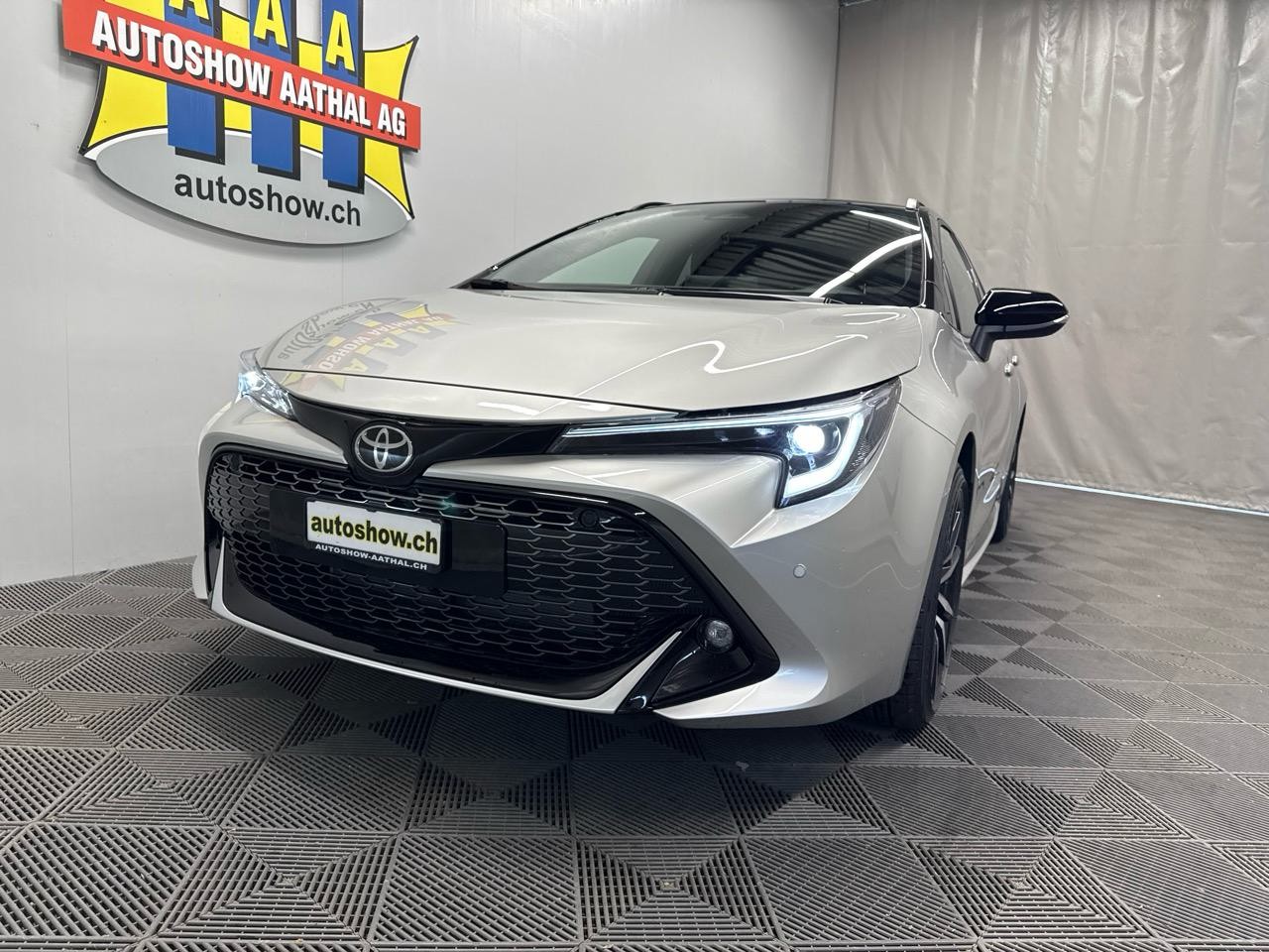 TOYOTA Corolla Touring Sports 2.0 HSD GR Sport e-CVT-image-16