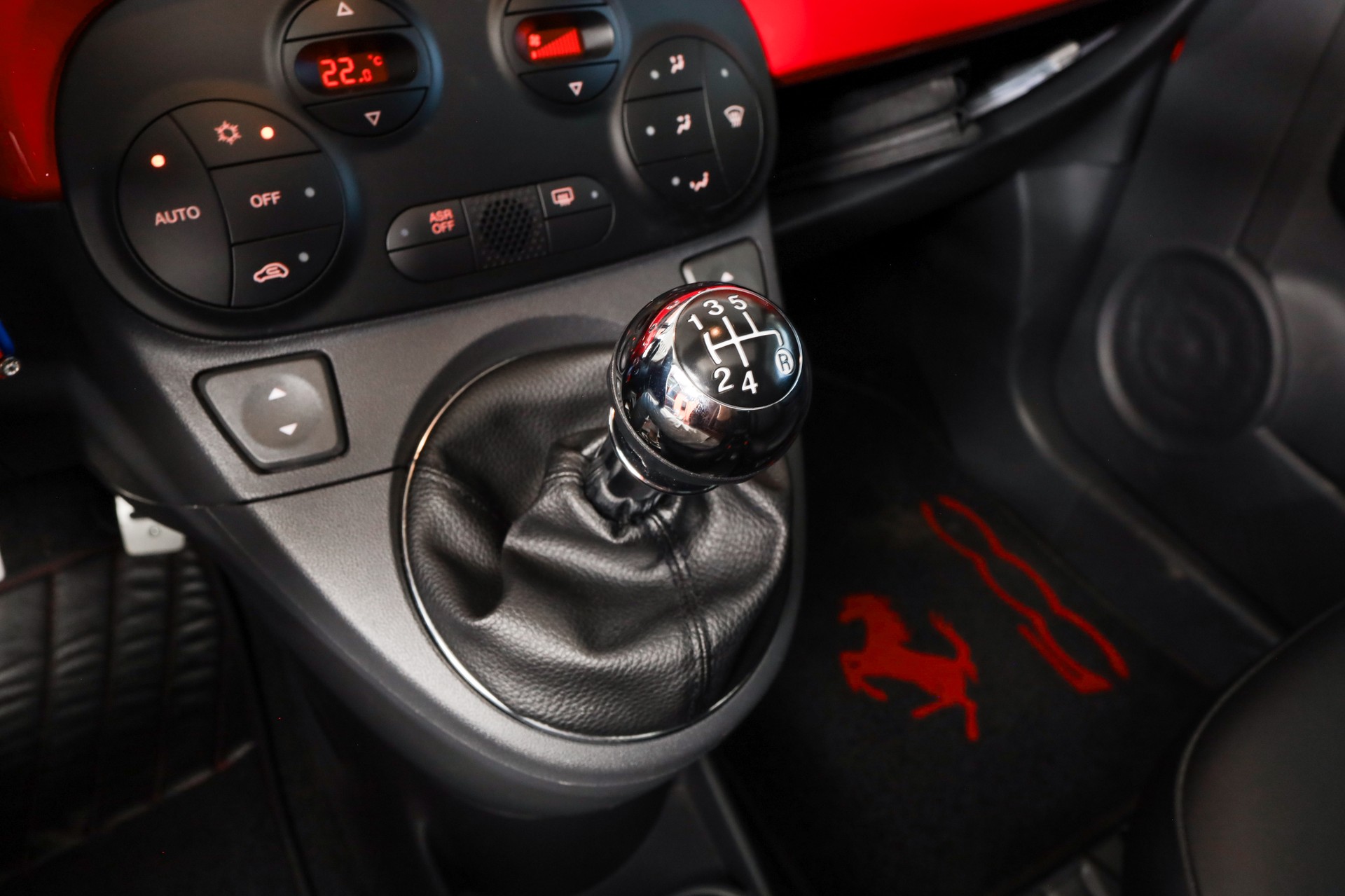 FIAT 500 1.4 16V Sport Ferrari Dealers 122/200-image-10
