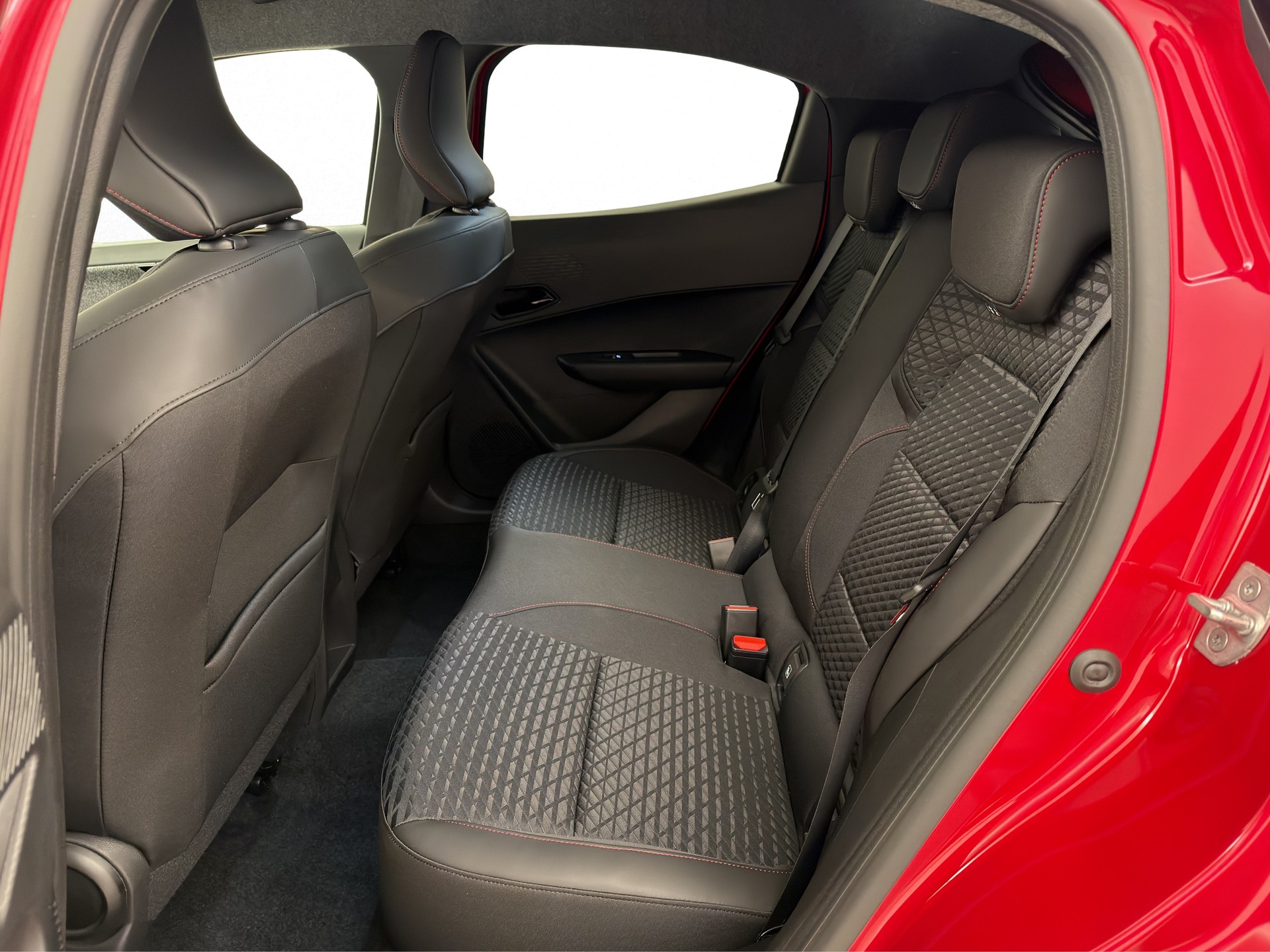 RENAULT Clio 1.8 E-Tech techno-image-12