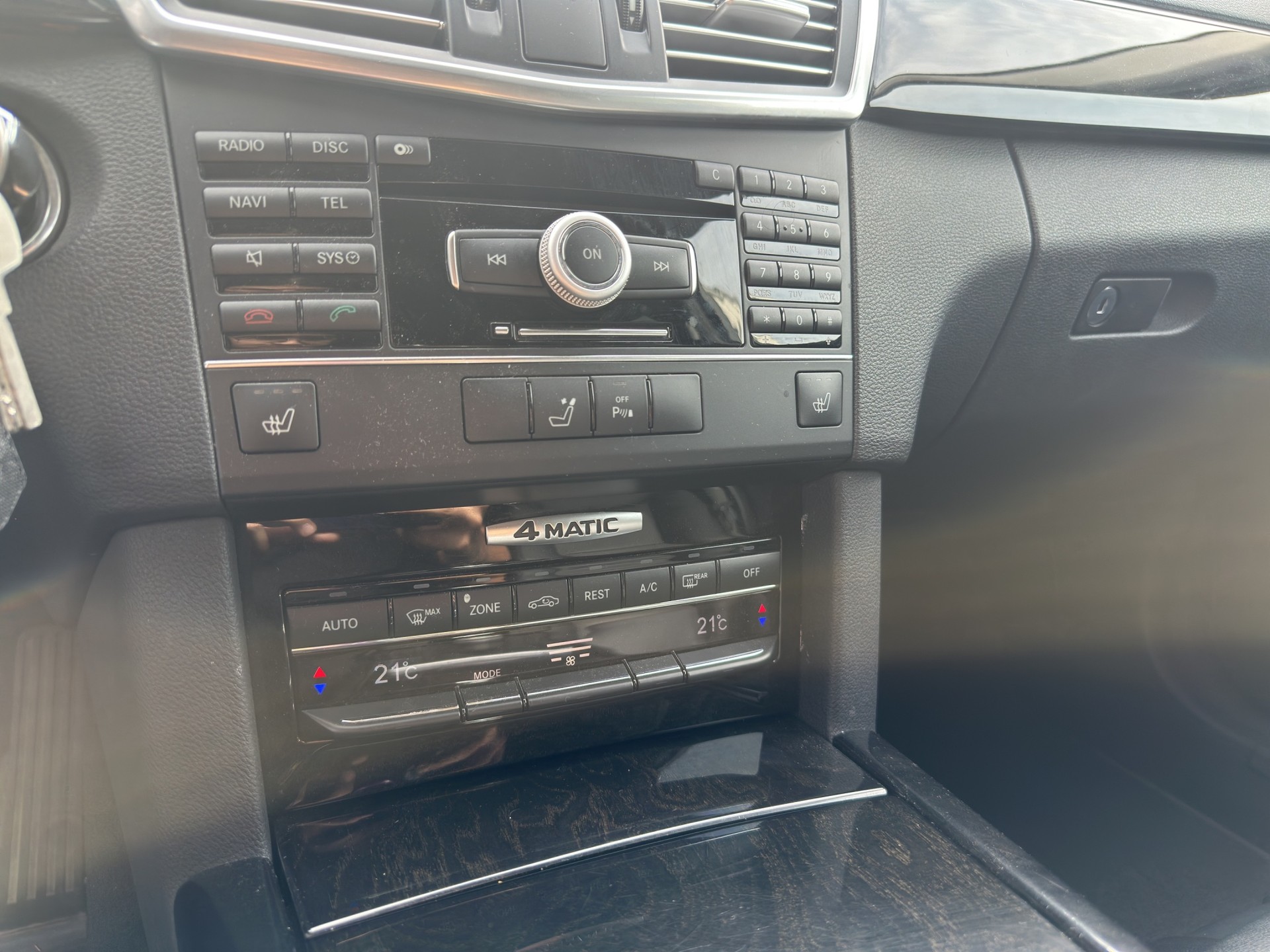 MERCEDES-BENZ E 350 CDI BlueEfficiency Elégance 4Matic 7G-Tronic-image-19