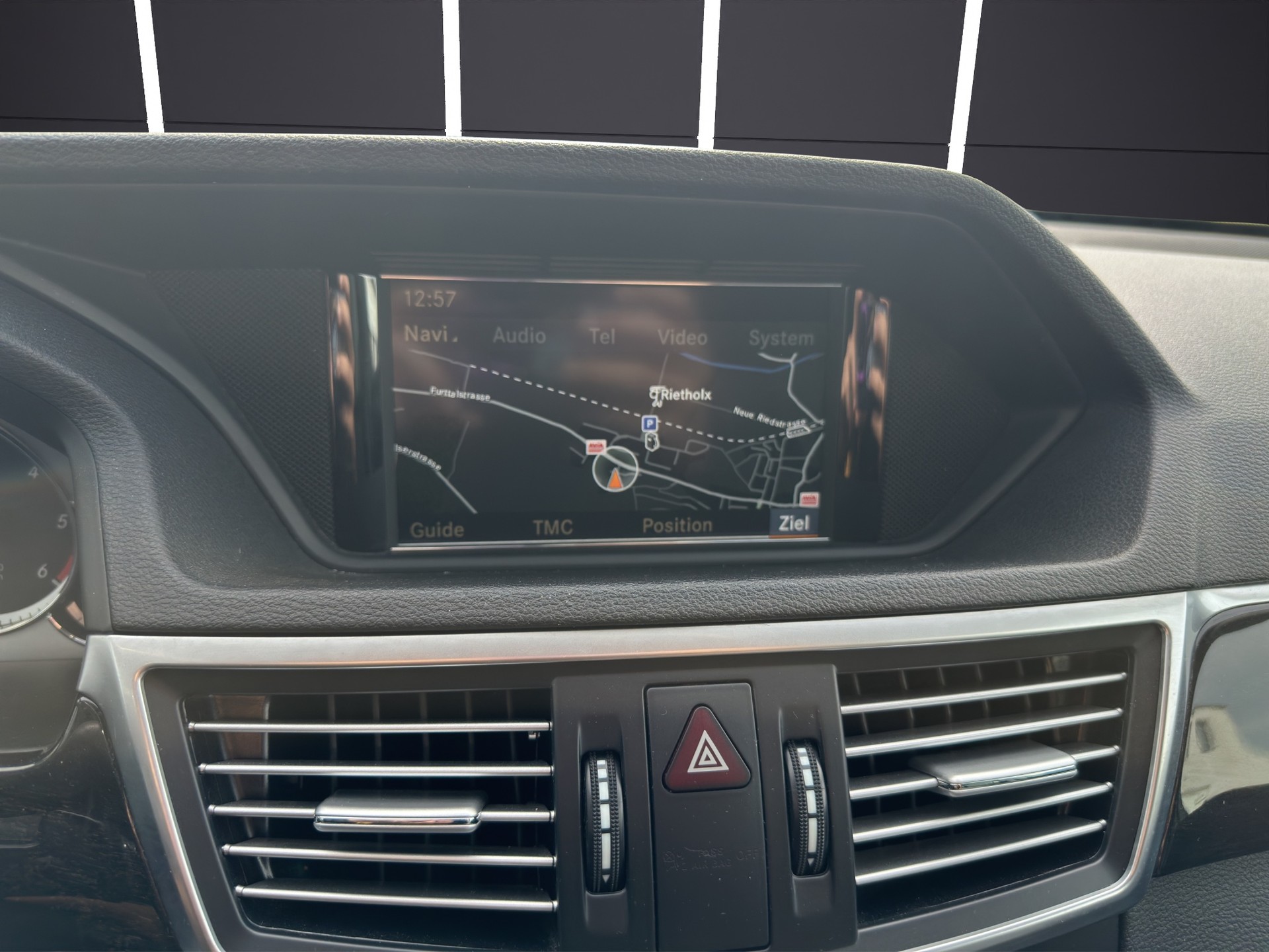 MERCEDES-BENZ E 350 CDI BlueEfficiency Elégance 4Matic 7G-Tronic-image-17
