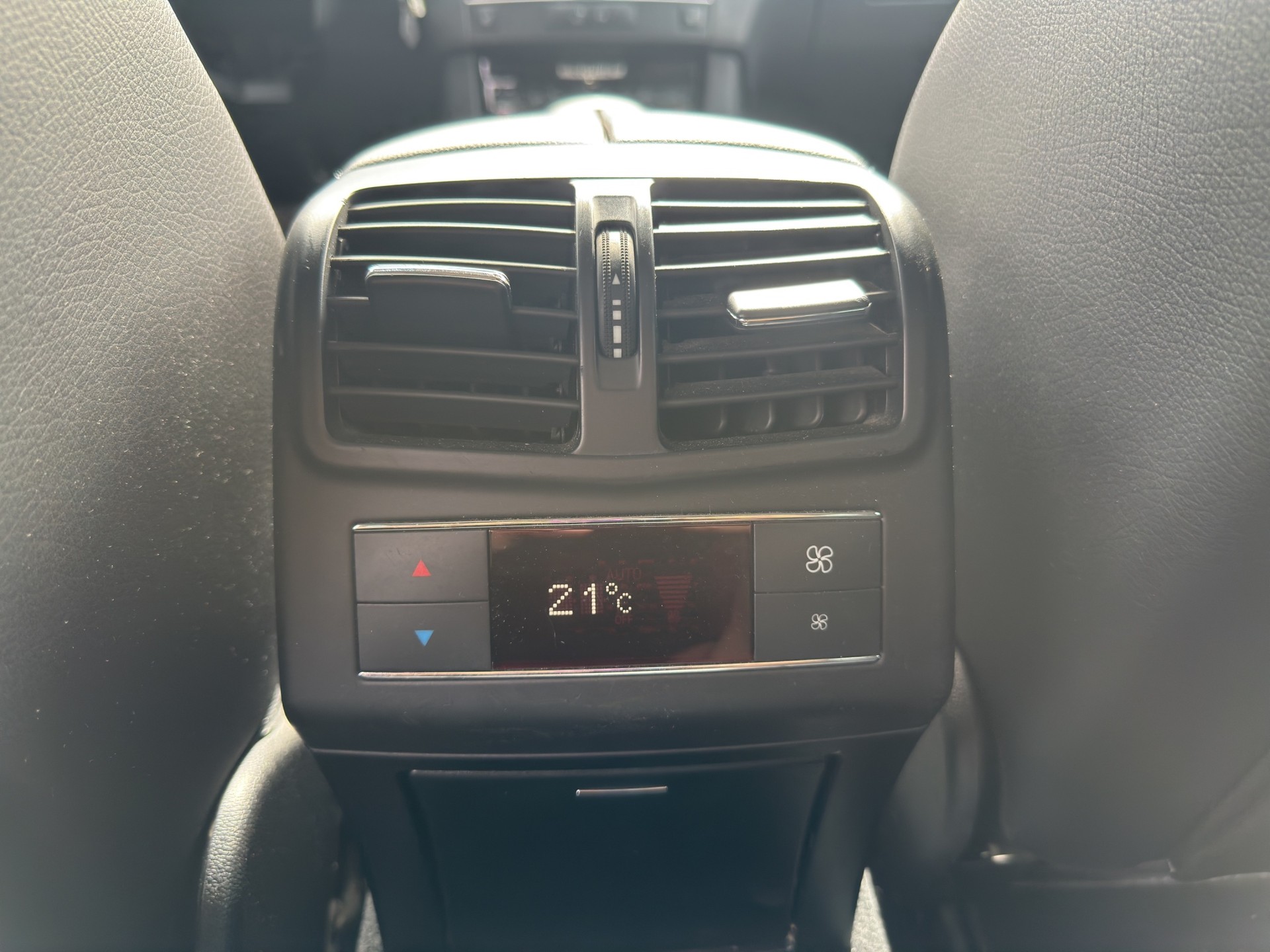 MERCEDES-BENZ E 350 CDI BlueEfficiency Elégance 4Matic 7G-Tronic-image-20