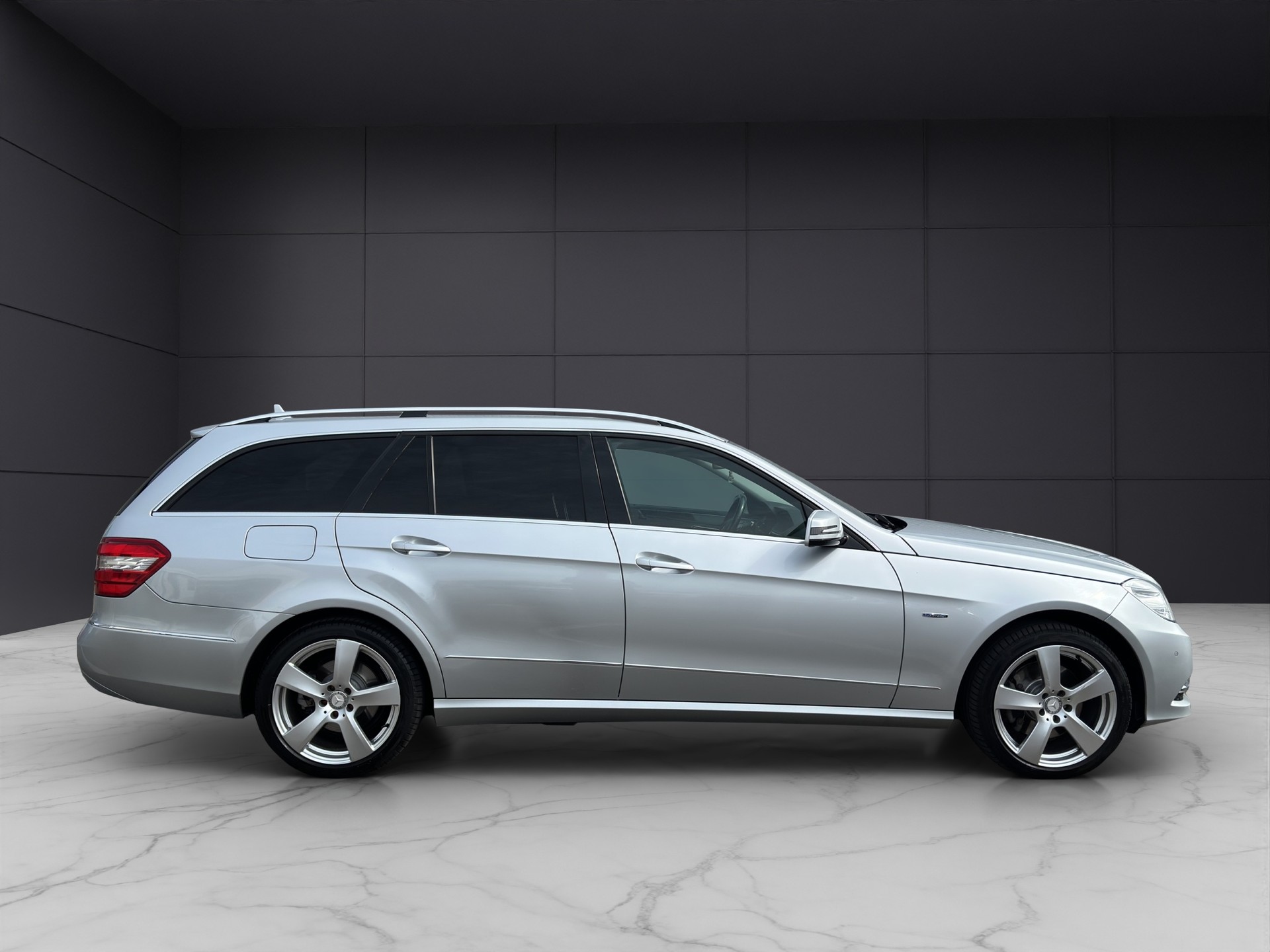 MERCEDES-BENZ E 350 CDI BlueEfficiency Elégance 4Matic 7G-Tronic-image-7