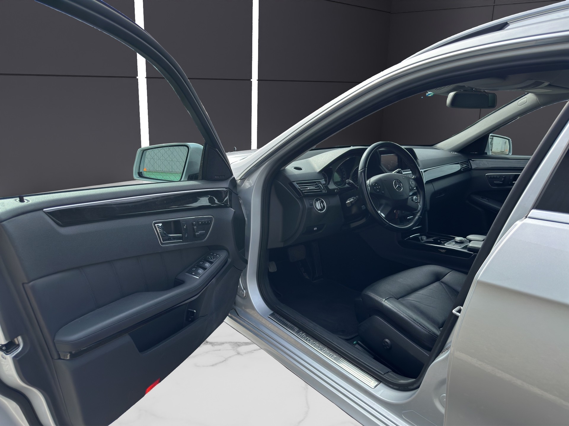 MERCEDES-BENZ E 350 CDI BlueEfficiency Elégance 4Matic 7G-Tronic-image-8