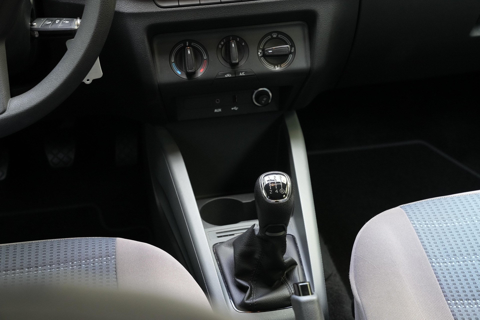 SKODA Fabia 1.0 MPI Active-image-12