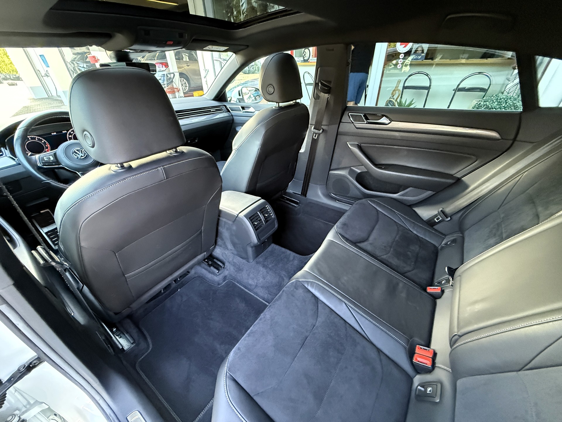 VW Arteon 2.0 TSI BMT R-Line 4Motion DSG-image-10
