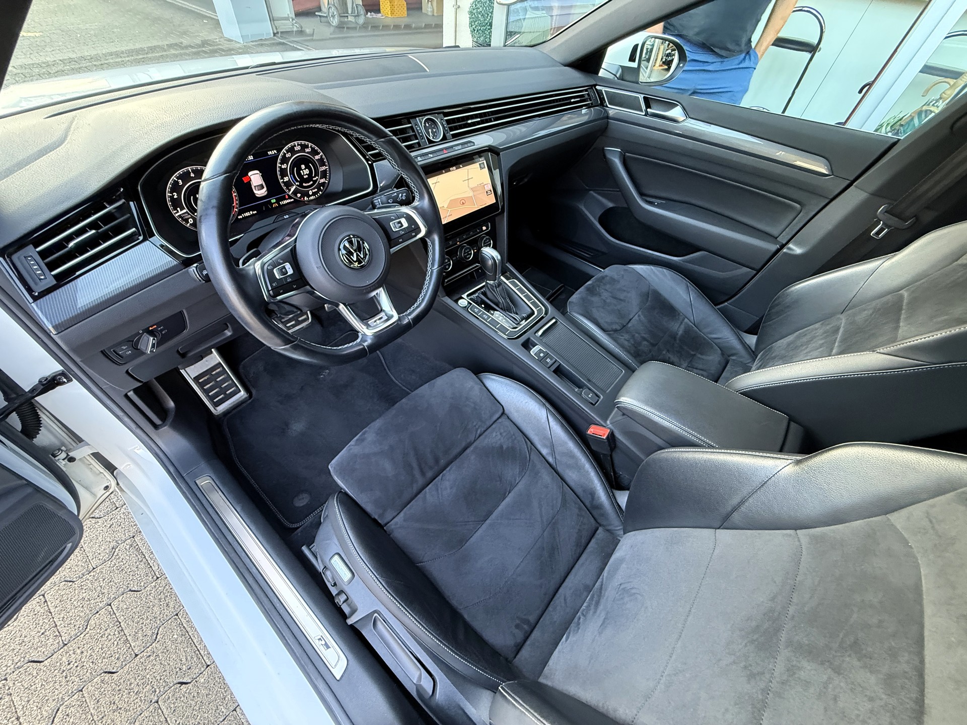 VW Arteon 2.0 TSI BMT R-Line 4Motion DSG-image-14