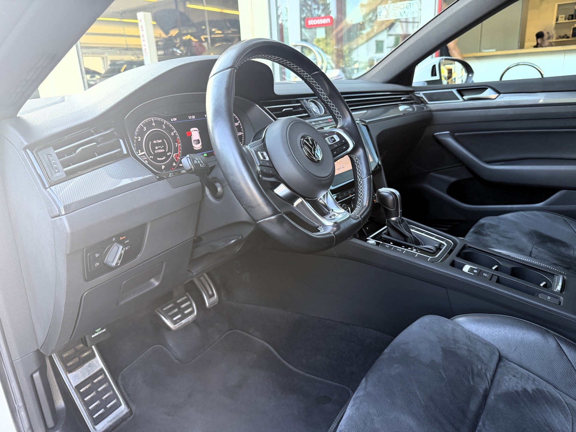 VW Arteon 2.0 TSI BMT R-Line 4Motion DSG-image-13