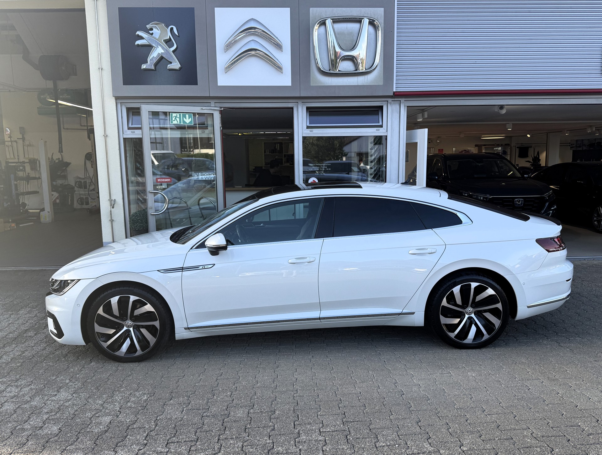 VW Arteon 2.0 TSI BMT R-Line 4Motion DSG-image-4