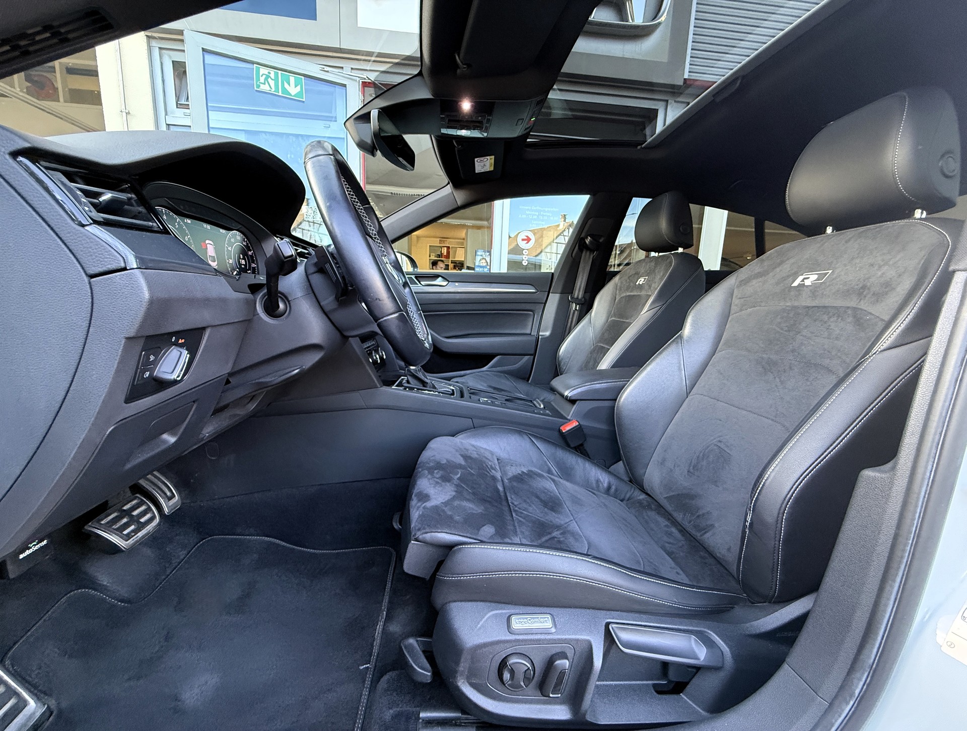 VW Arteon 2.0 TSI BMT R-Line 4Motion DSG-image-15
